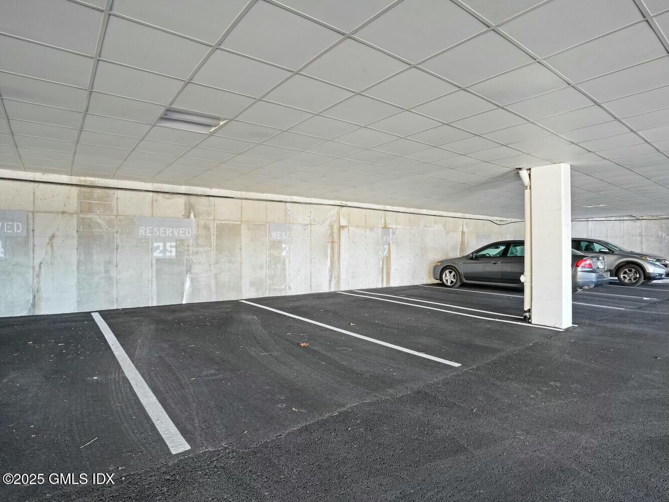 1465 E Putnam Avenue, 520