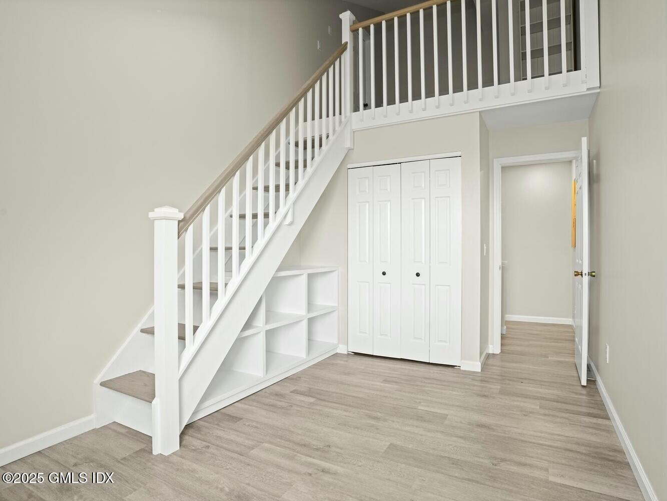 1465 E Putnam Avenue, 520