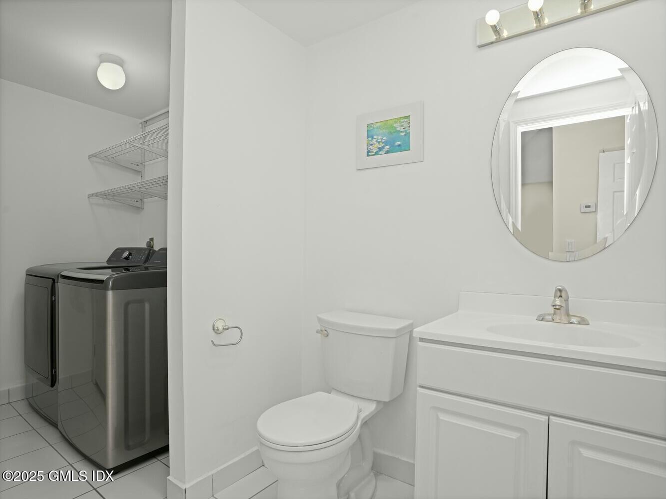 1465 E Putnam Avenue, 520