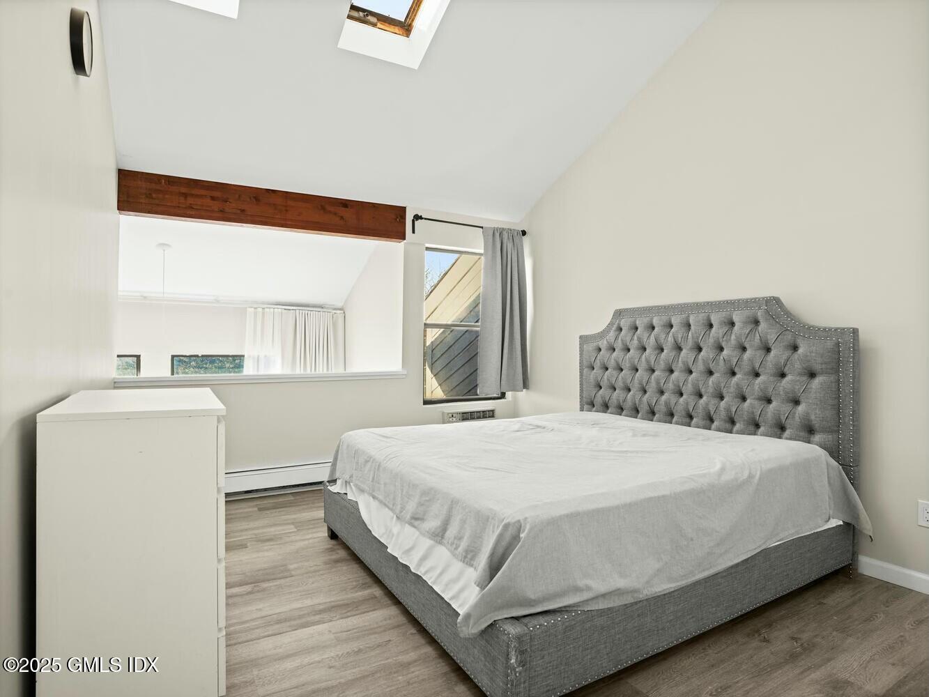 1465 E Putnam Avenue, 520