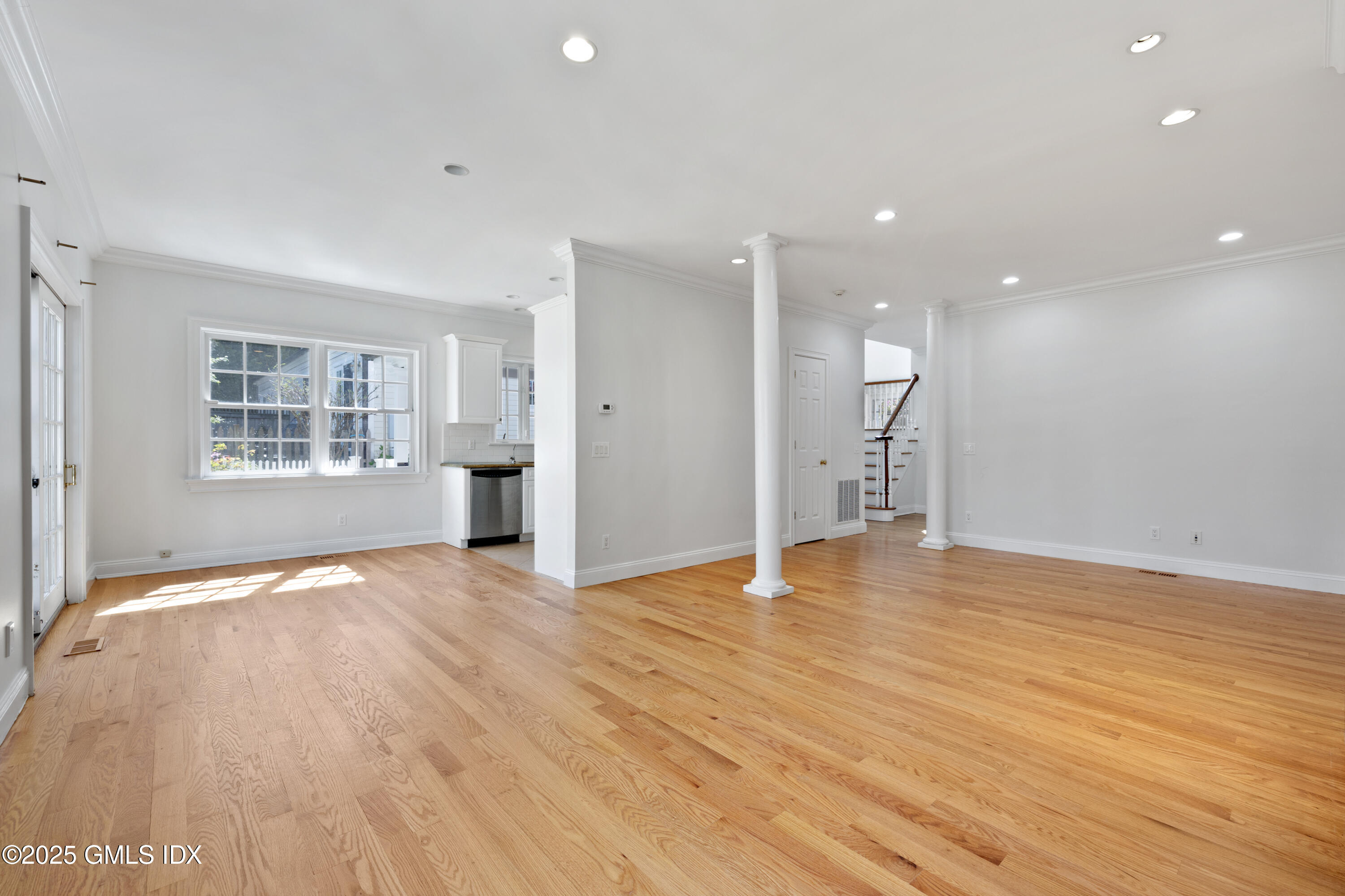 147 Holly Hill Lane, 2