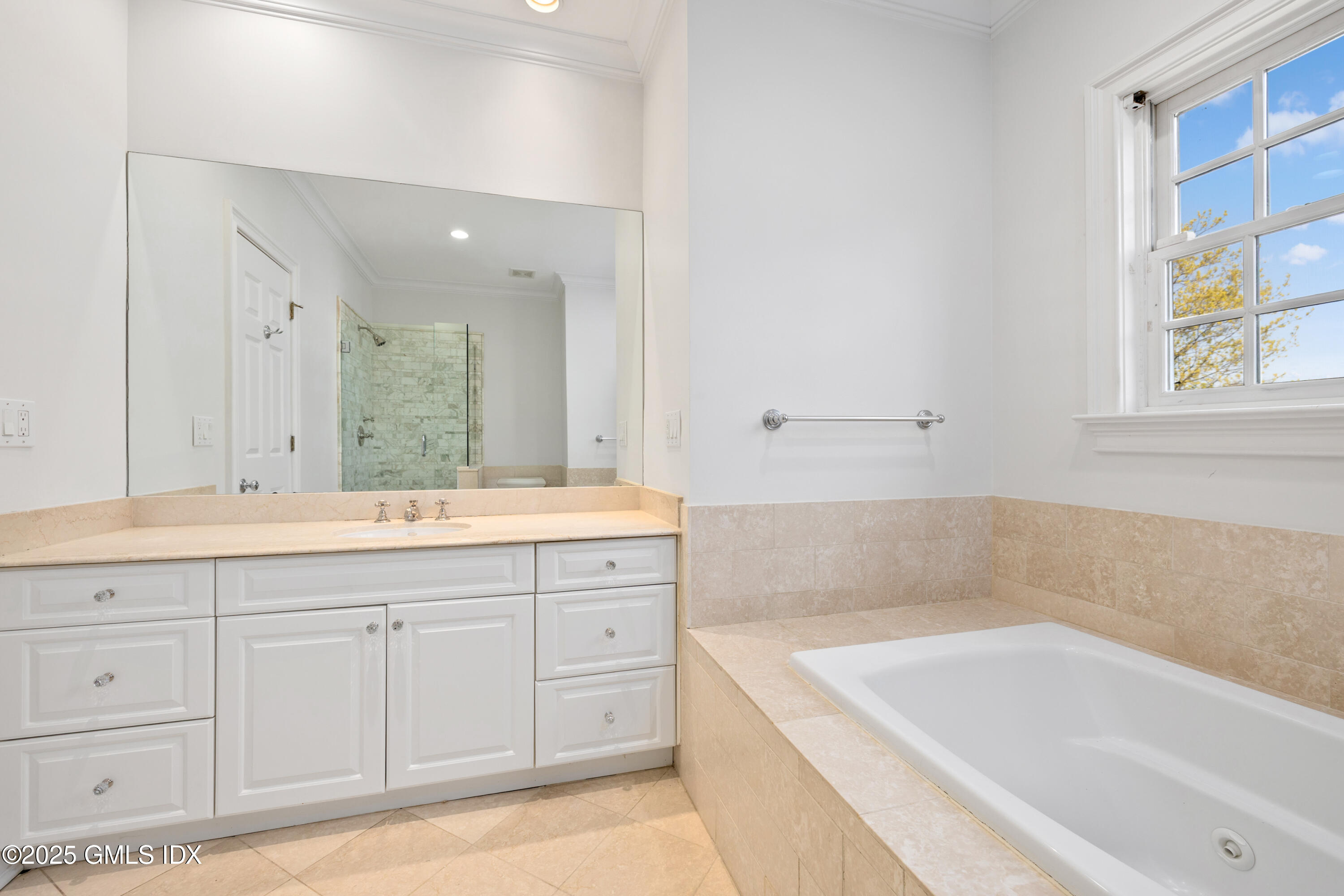 147 Holly Hill Lane, 2