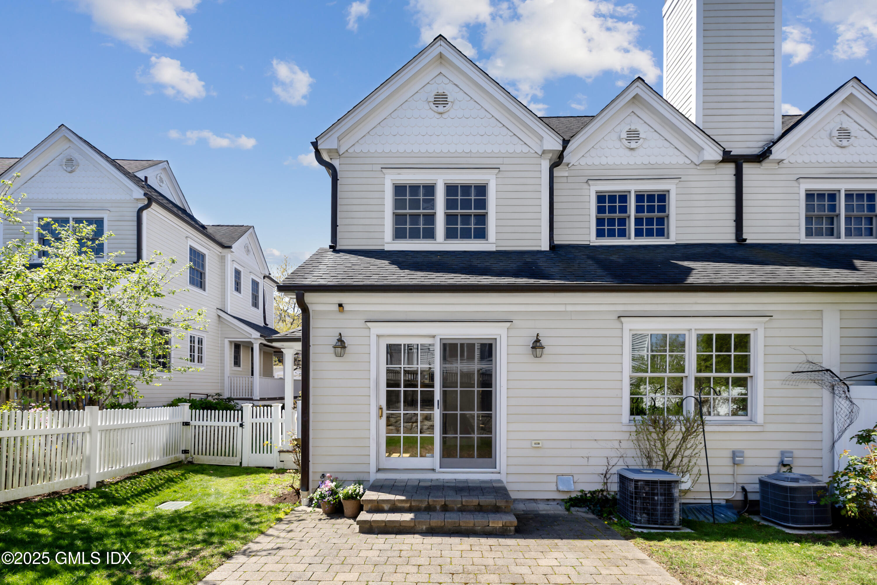 147 Holly Hill Lane, 2