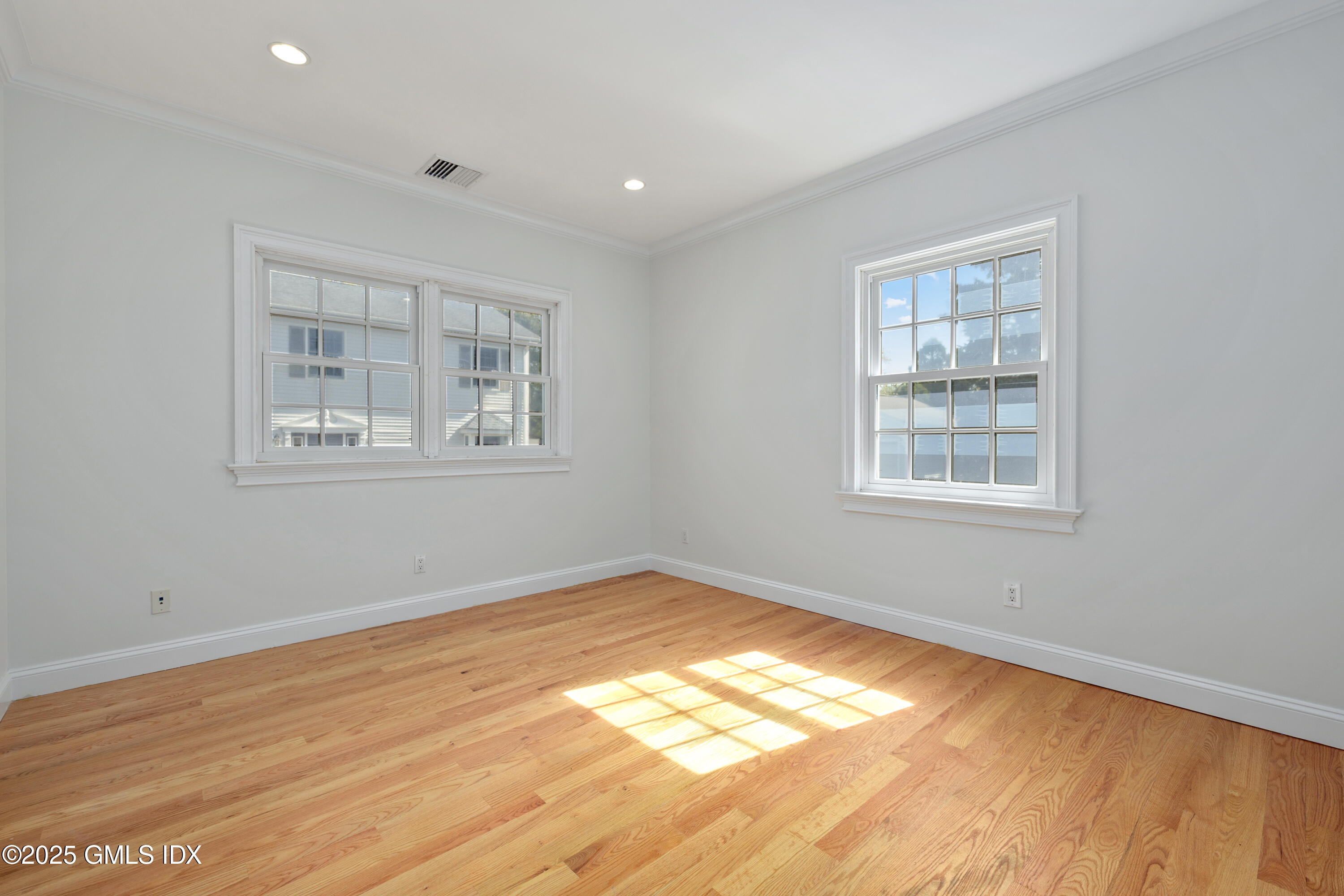 147 Holly Hill Lane, 2