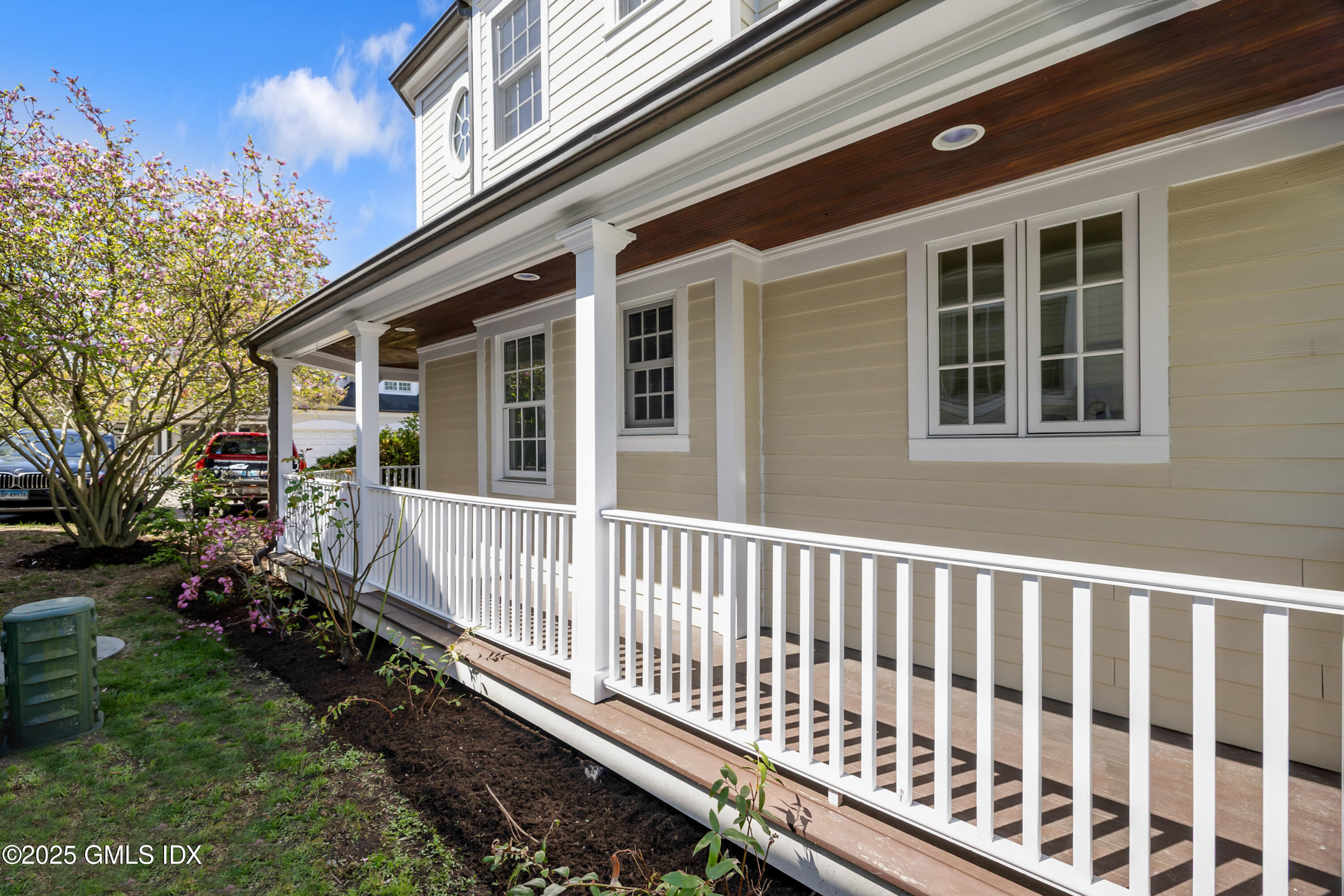 147 Holly Hill Lane, 2