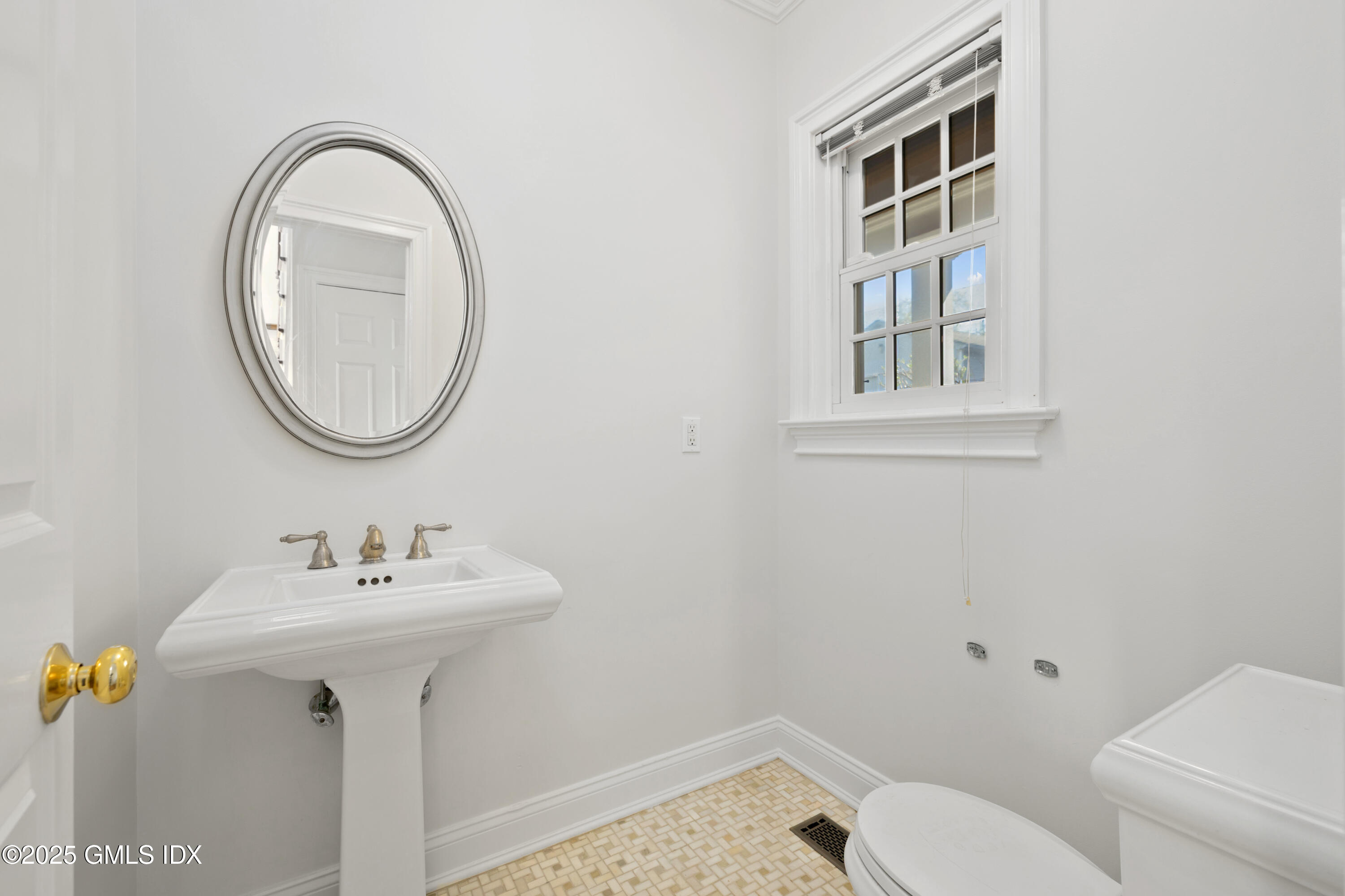 147 Holly Hill Lane, 2