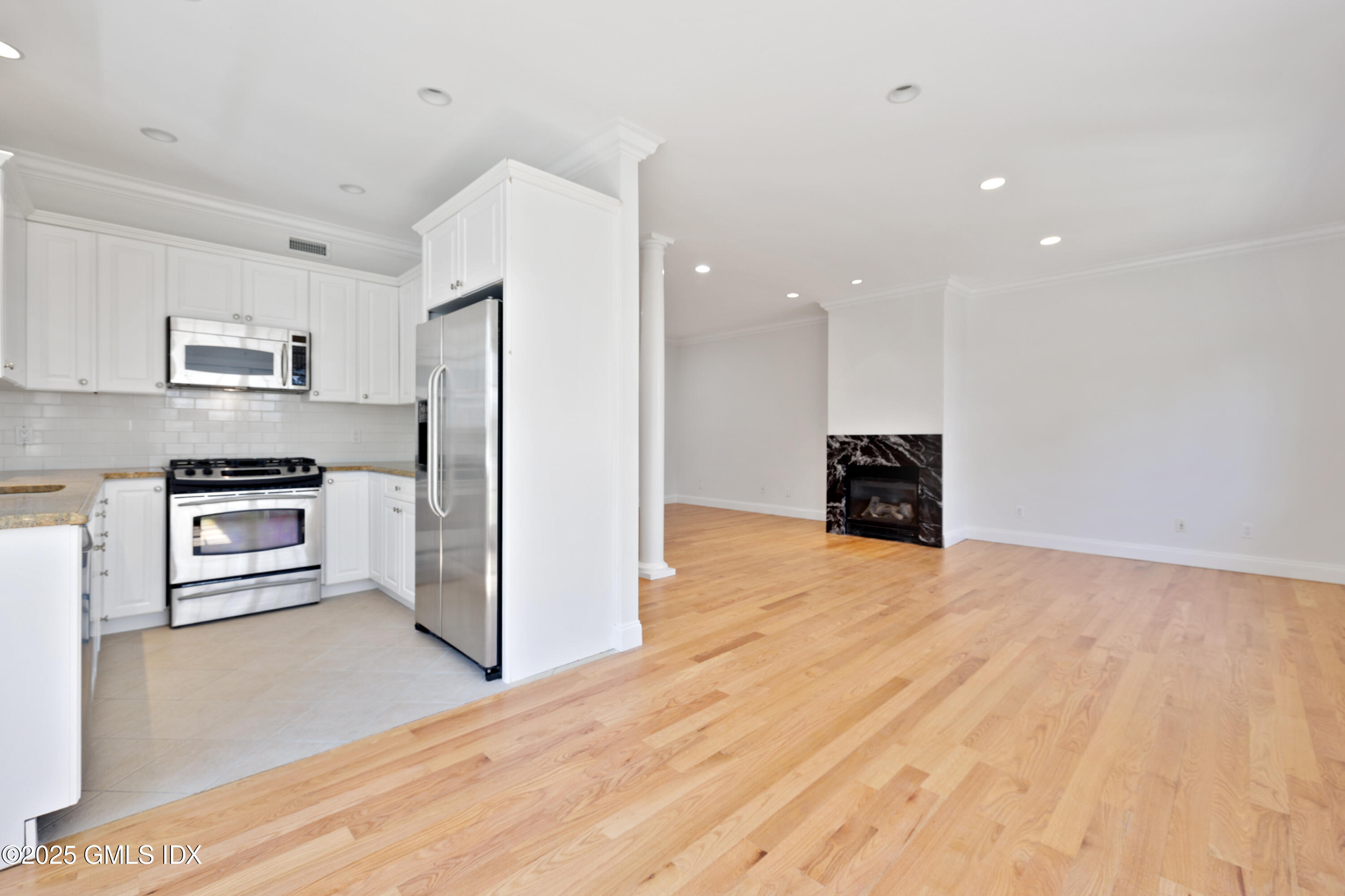 147 Holly Hill Lane, 2