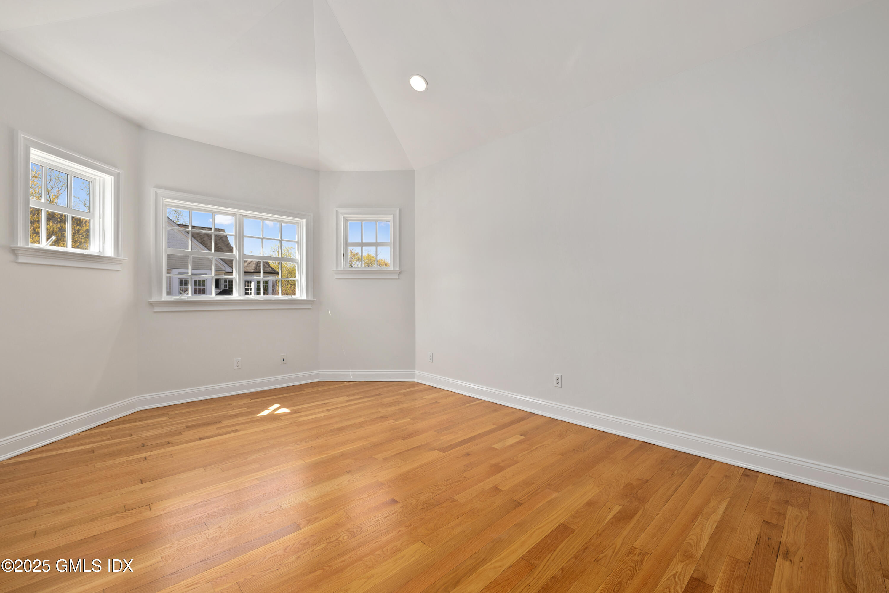 147 Holly Hill Lane, 2