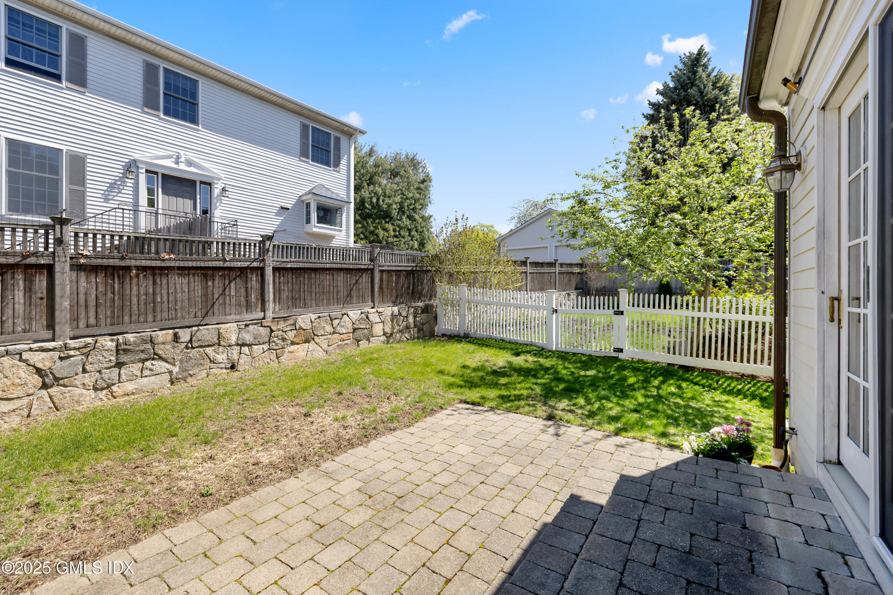 147 Holly Hill Lane, 2