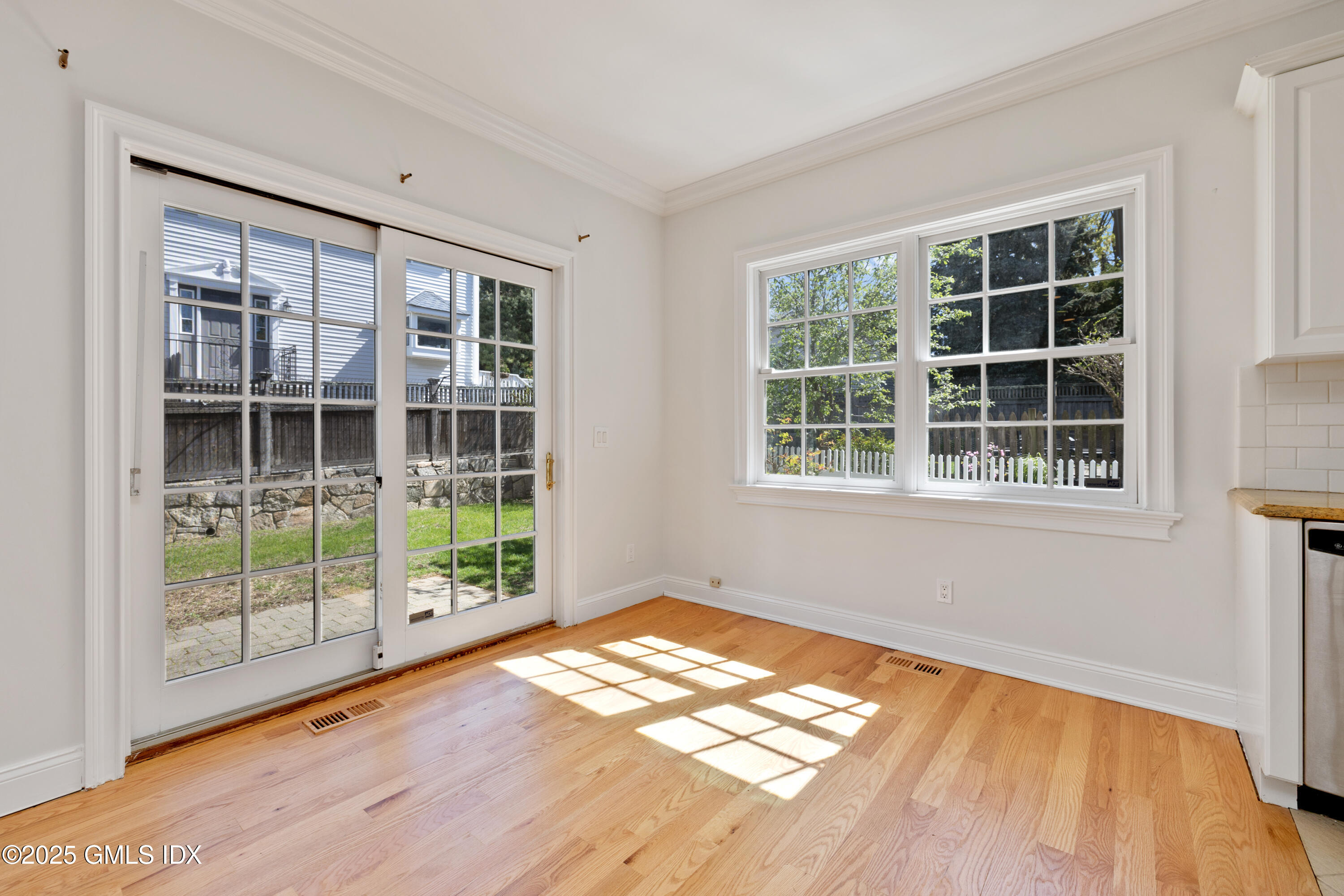 147 Holly Hill Lane, 2