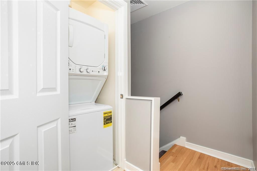 453 E Putnam Avenue, 4E