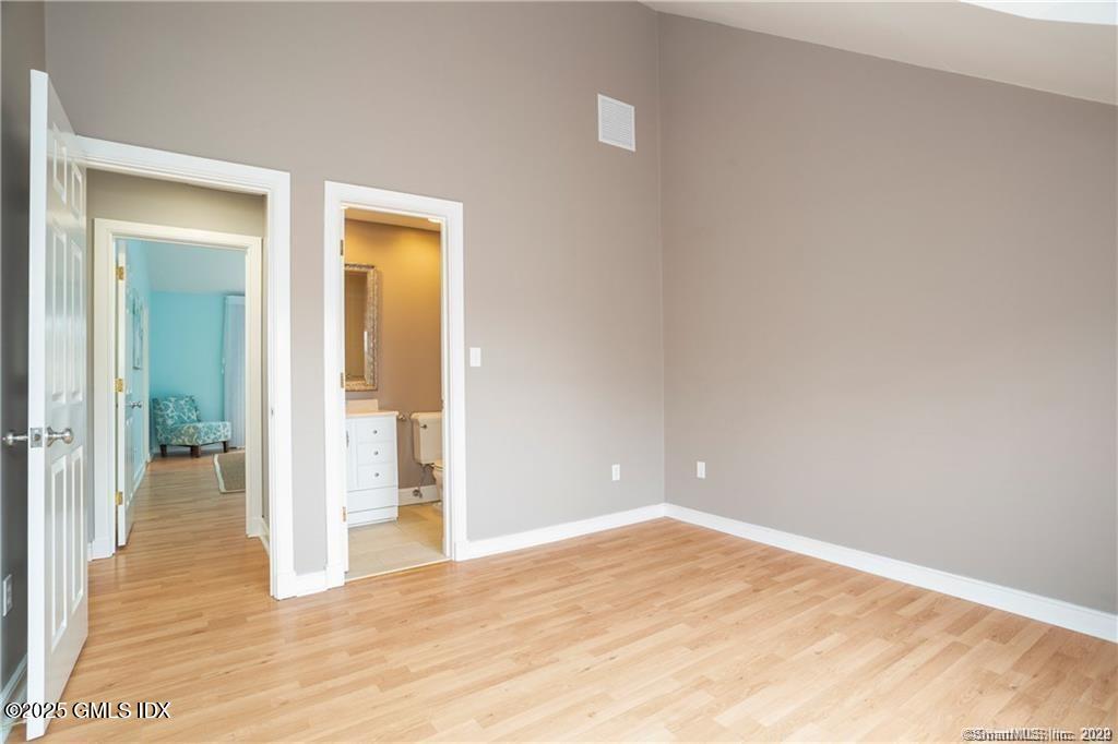 453 E Putnam Avenue, 4E