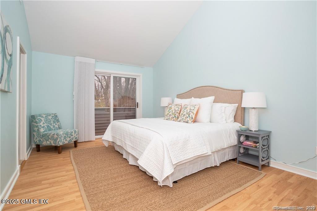 453 E Putnam Avenue, 4E