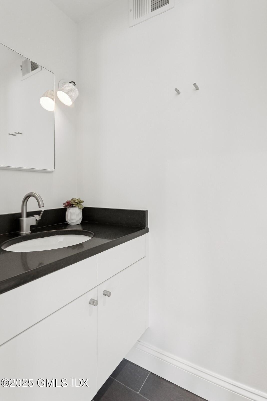 25 Indian Harbor Drive, 12