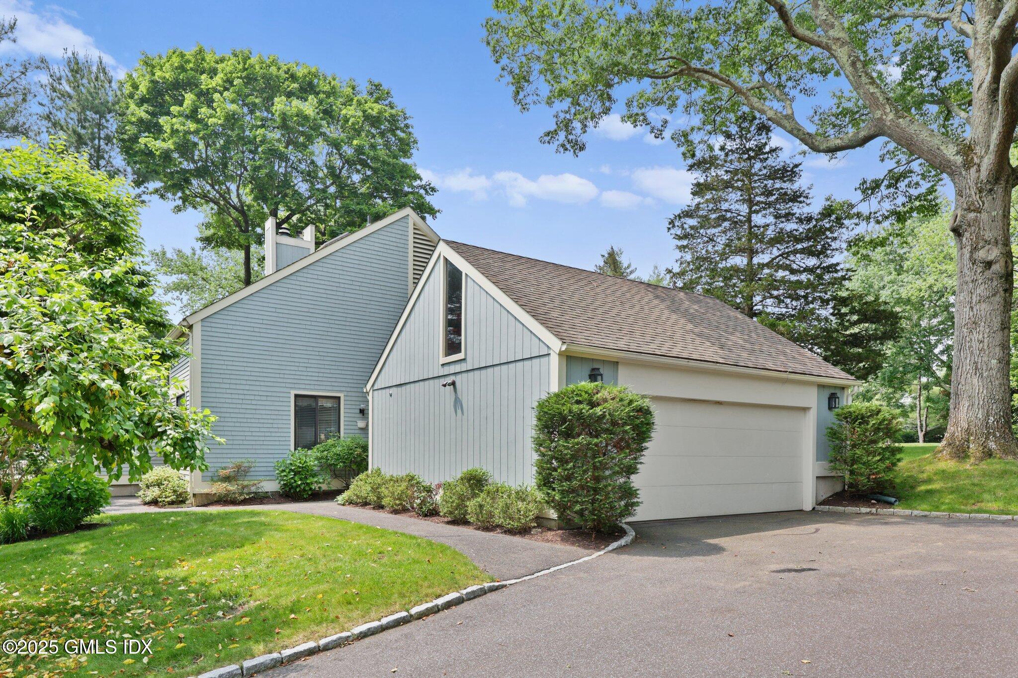 28 E Lyon Farm Drive, 28