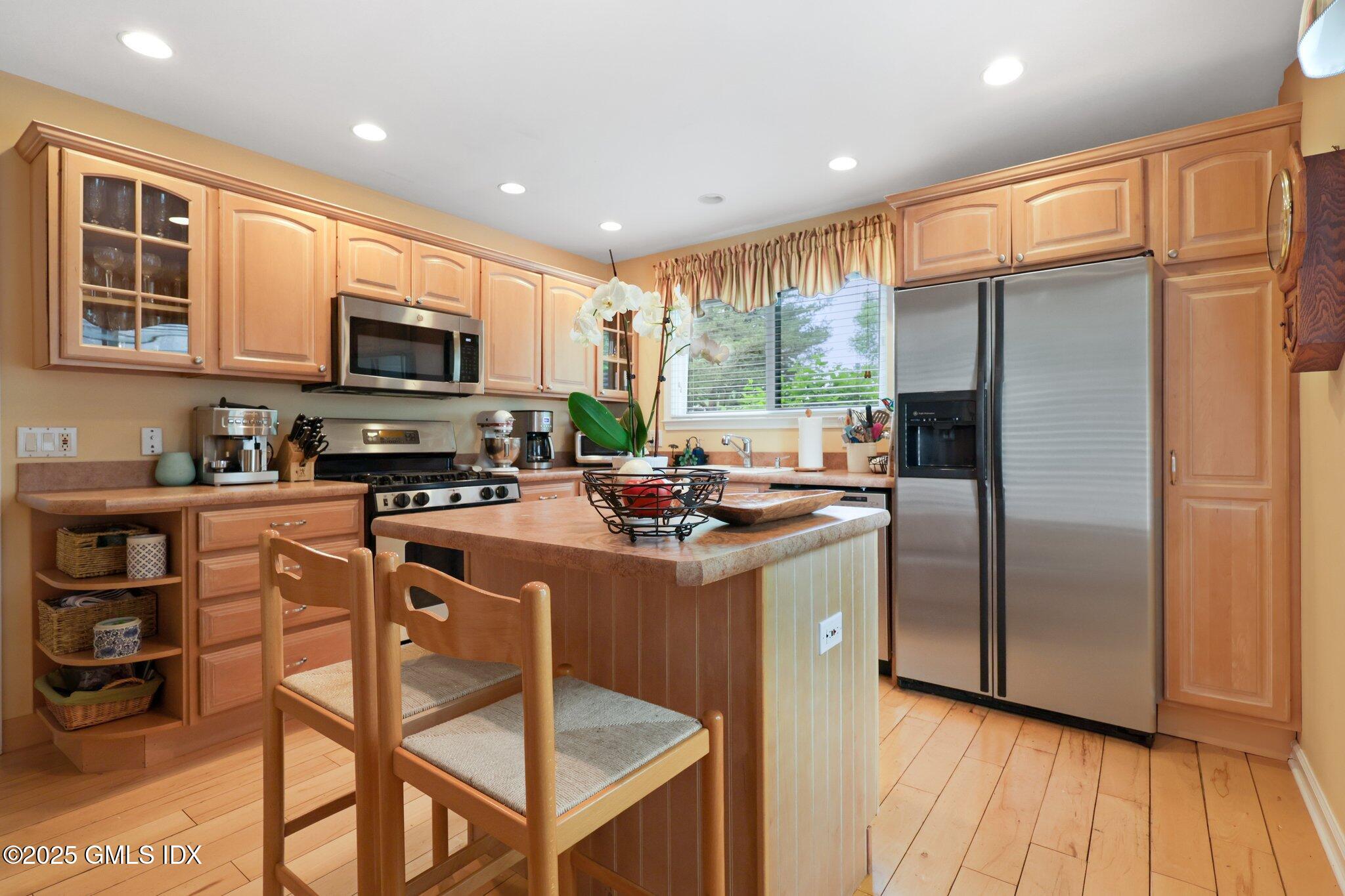 28 E Lyon Farm Drive, 28