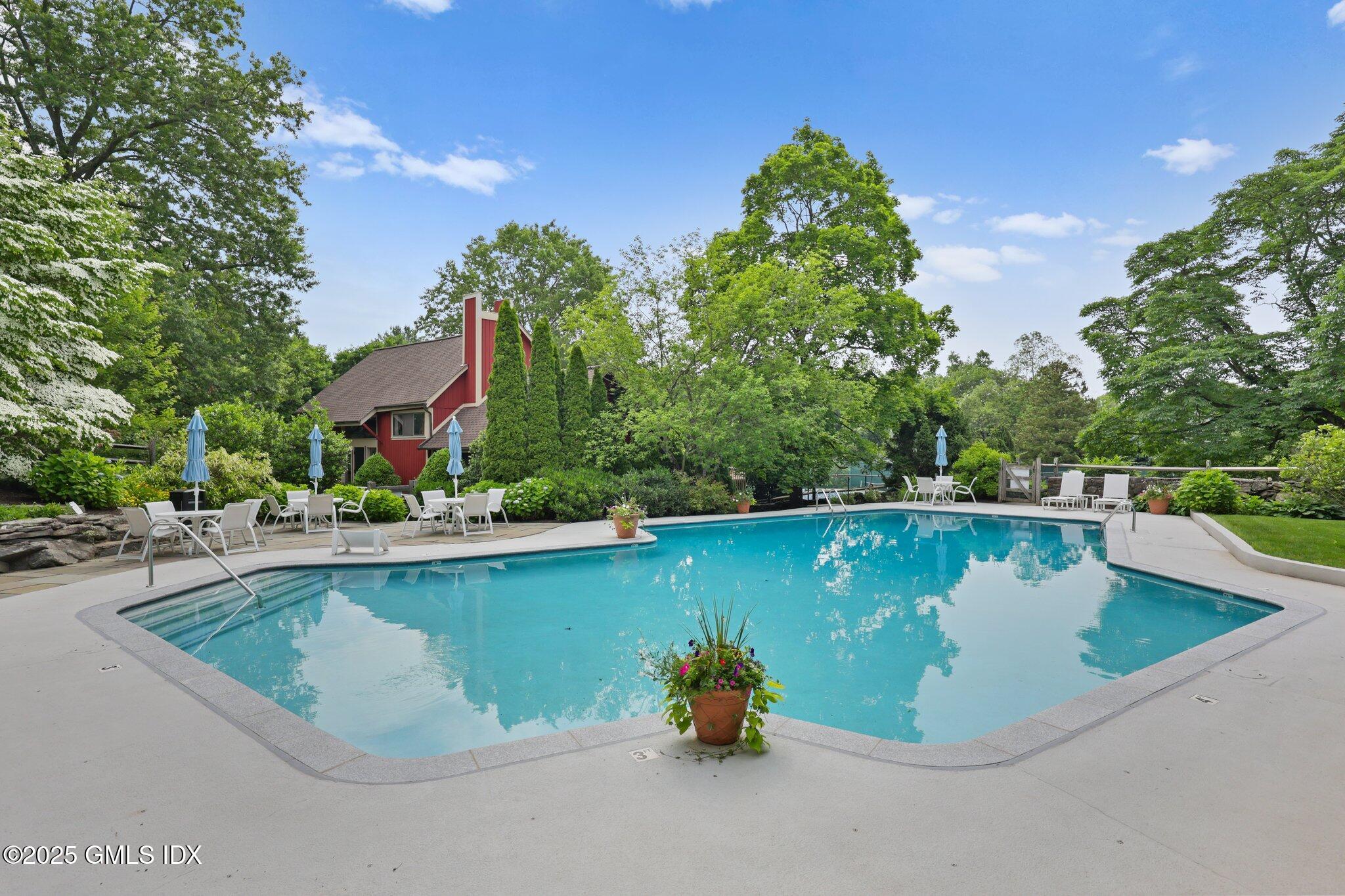 28 E Lyon Farm Drive, 28