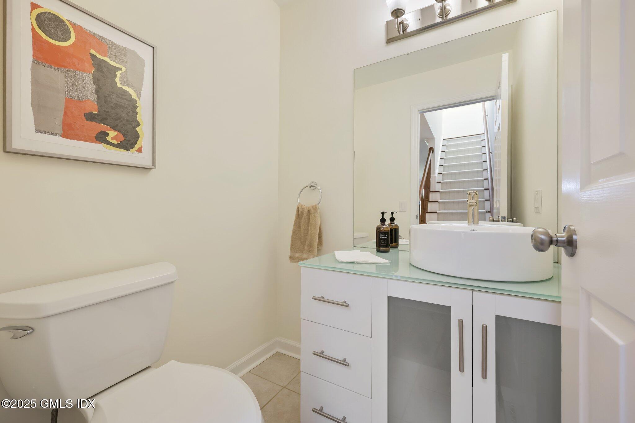 172 Field Point Road, 9