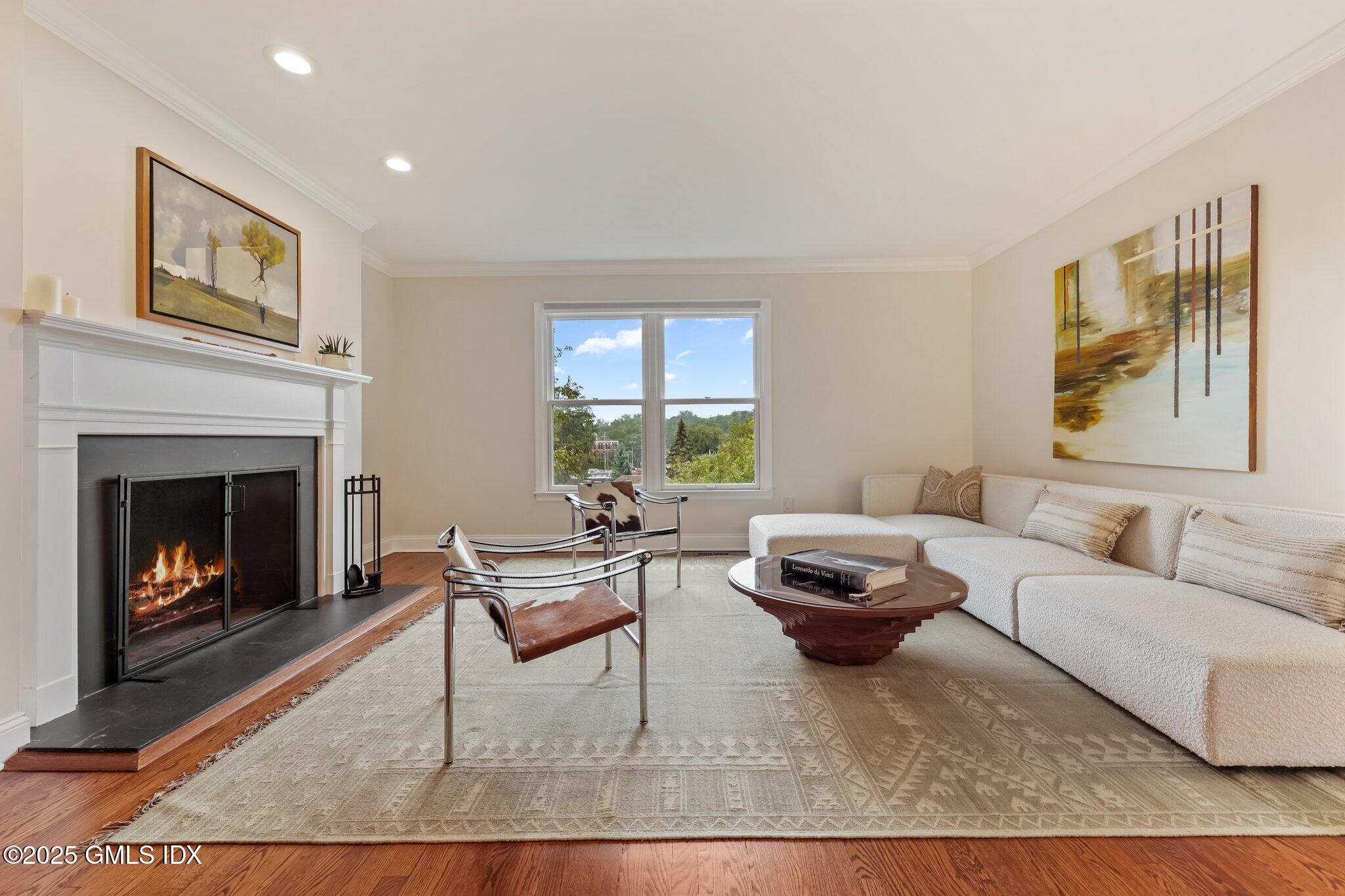 172 Field Point Road, 9