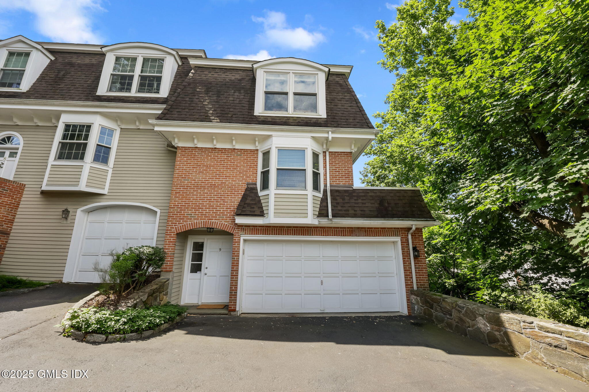 172 Field Point Road, 9