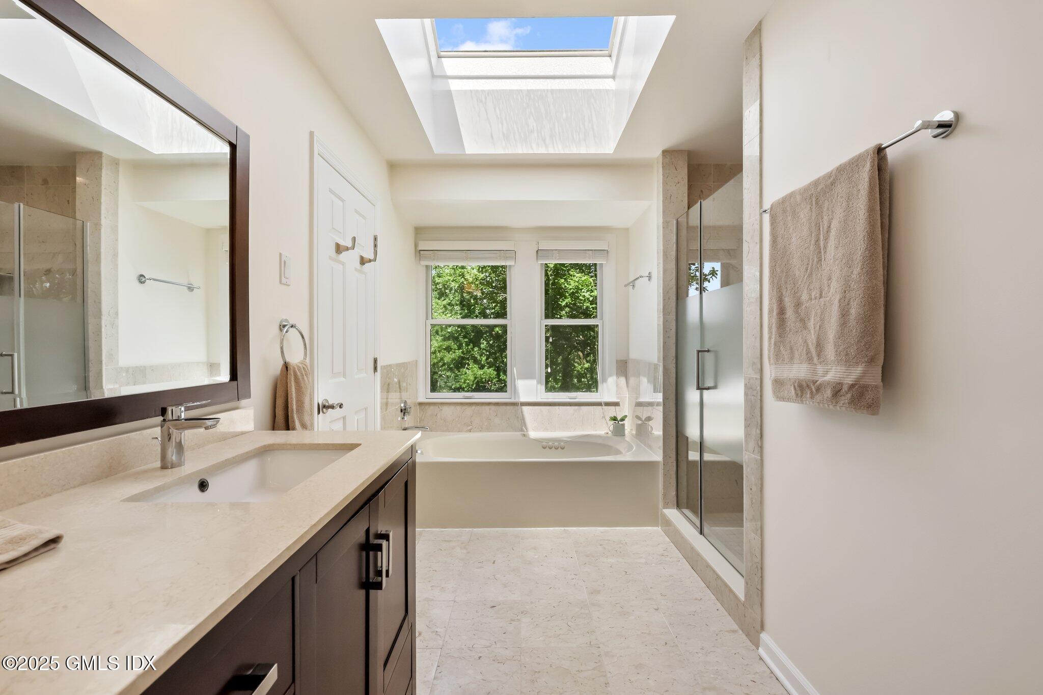 172 Field Point Road, 9