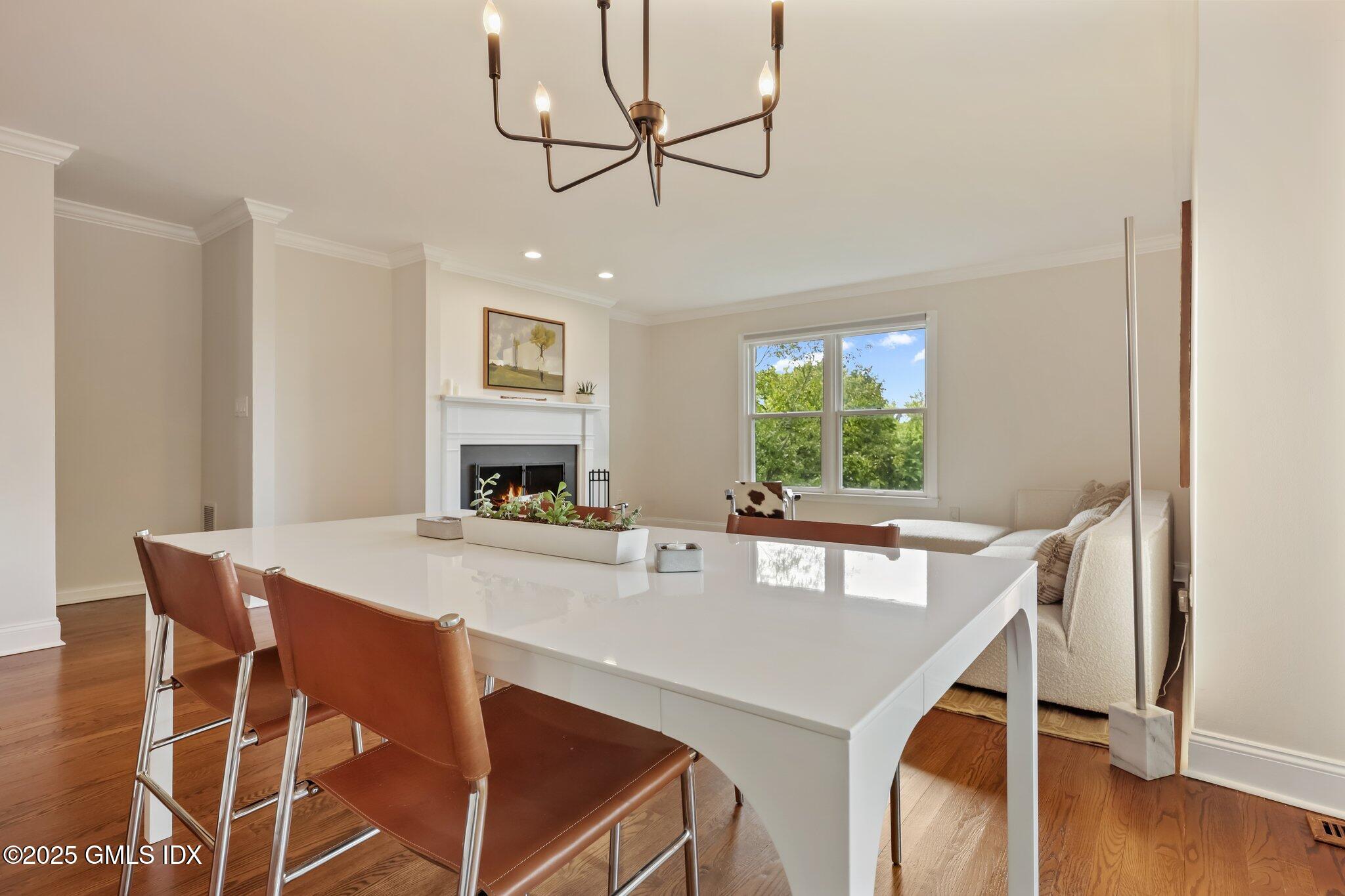 172 Field Point Road, 9