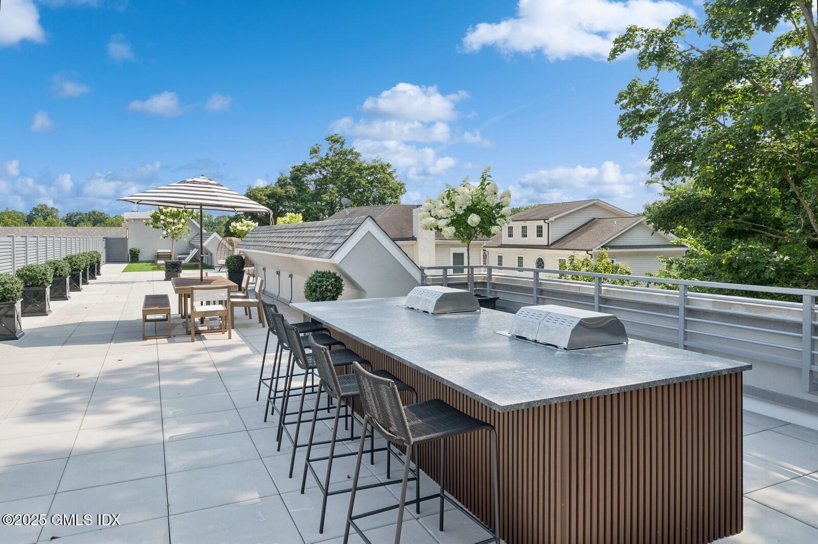 100 E Putnam Avenue, 305