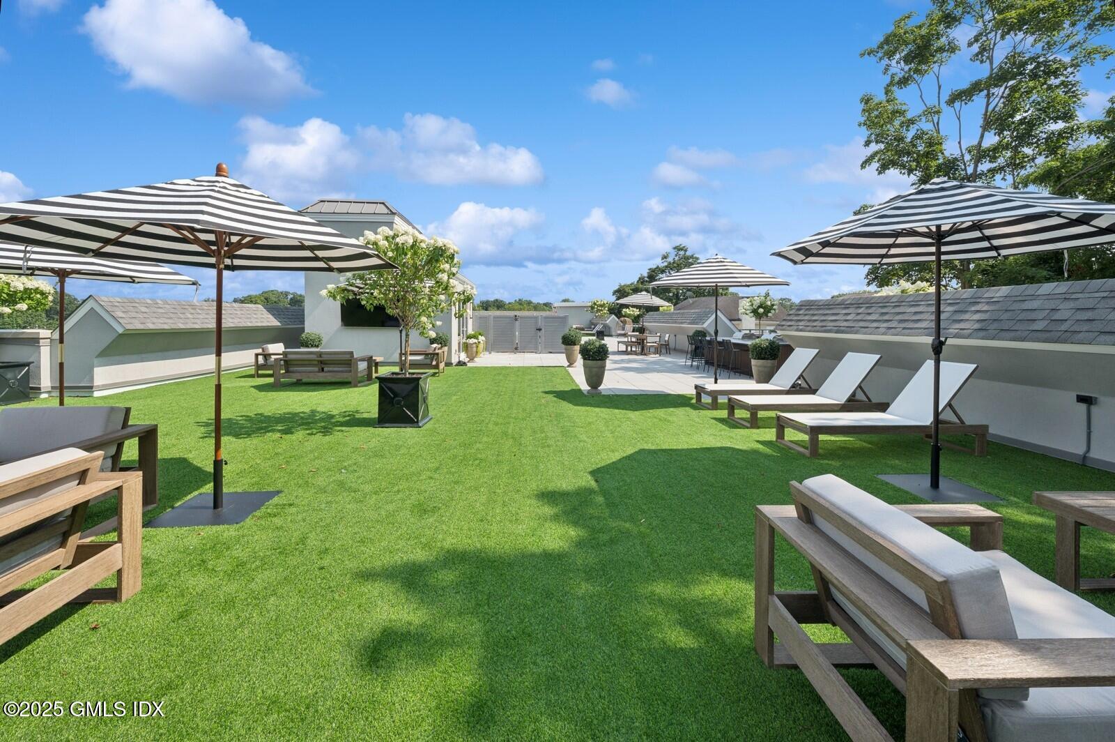 100 E Putnam Avenue, 305