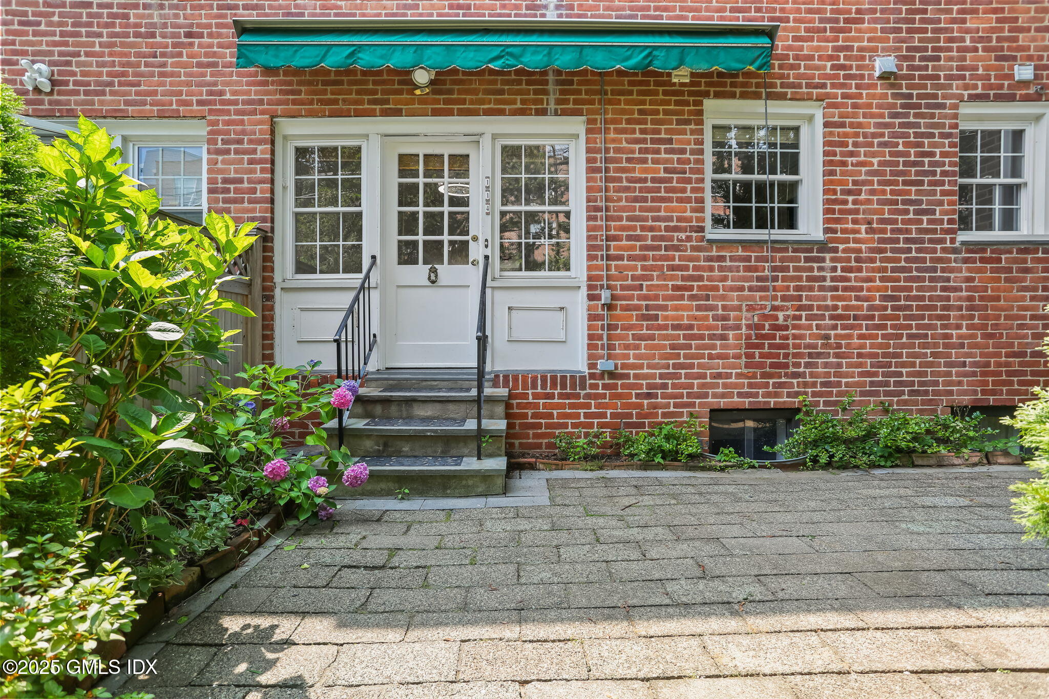 114 Putnam Park, 114