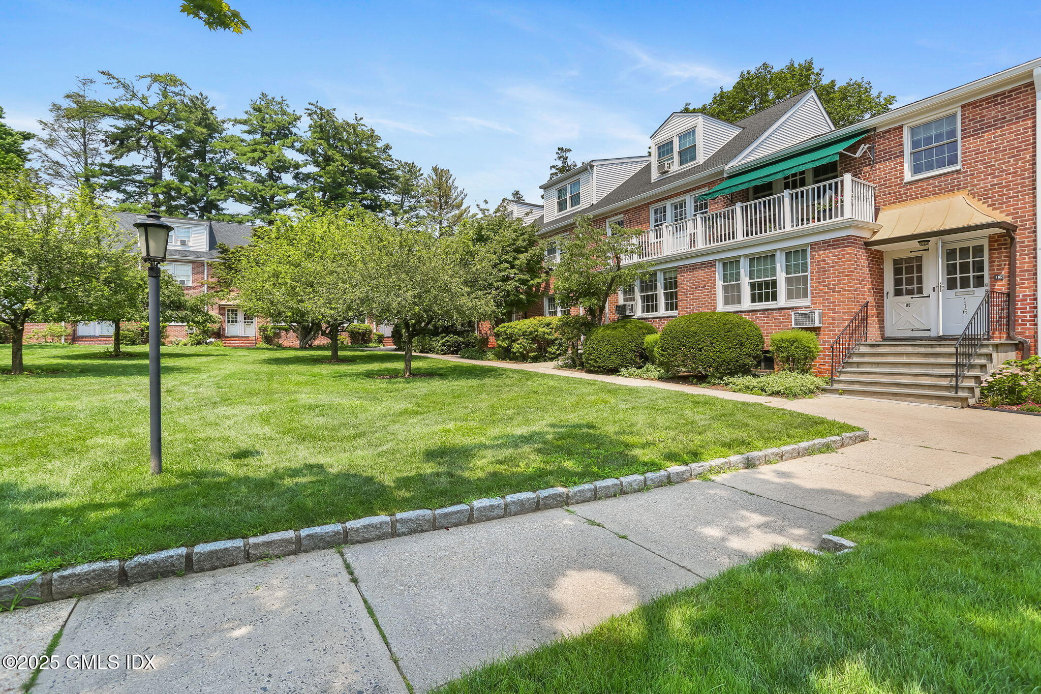 114 Putnam Park, 114