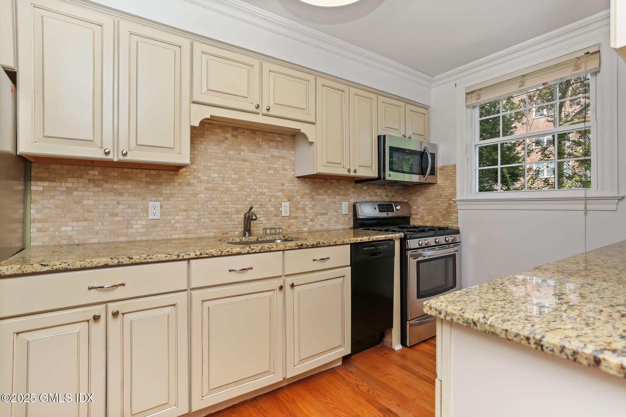 114 Putnam Park, 114