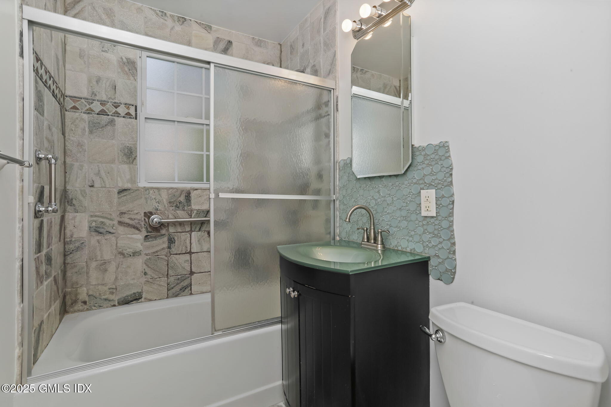 114 Putnam Park, 114