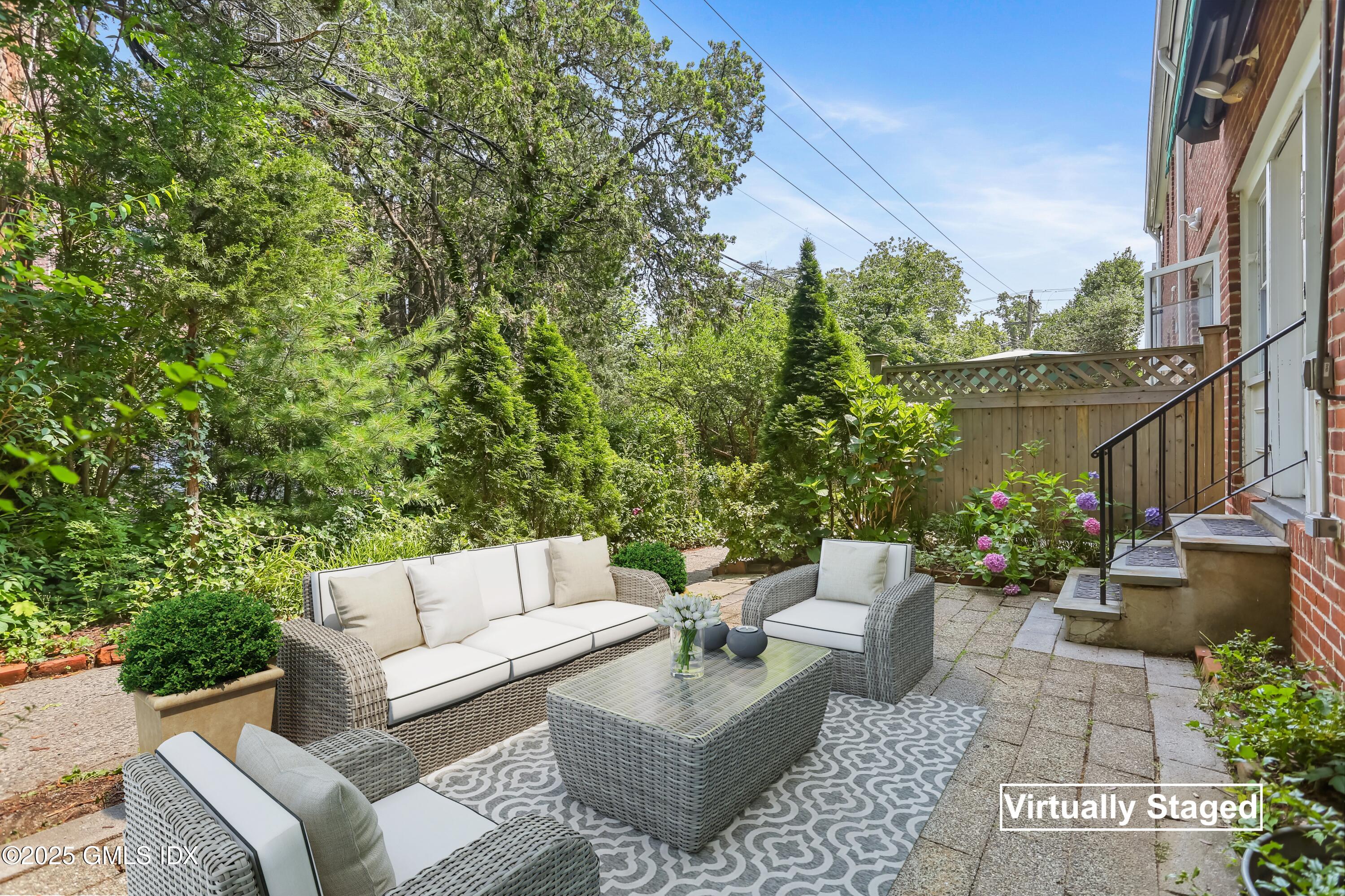 114 Putnam Park, 114