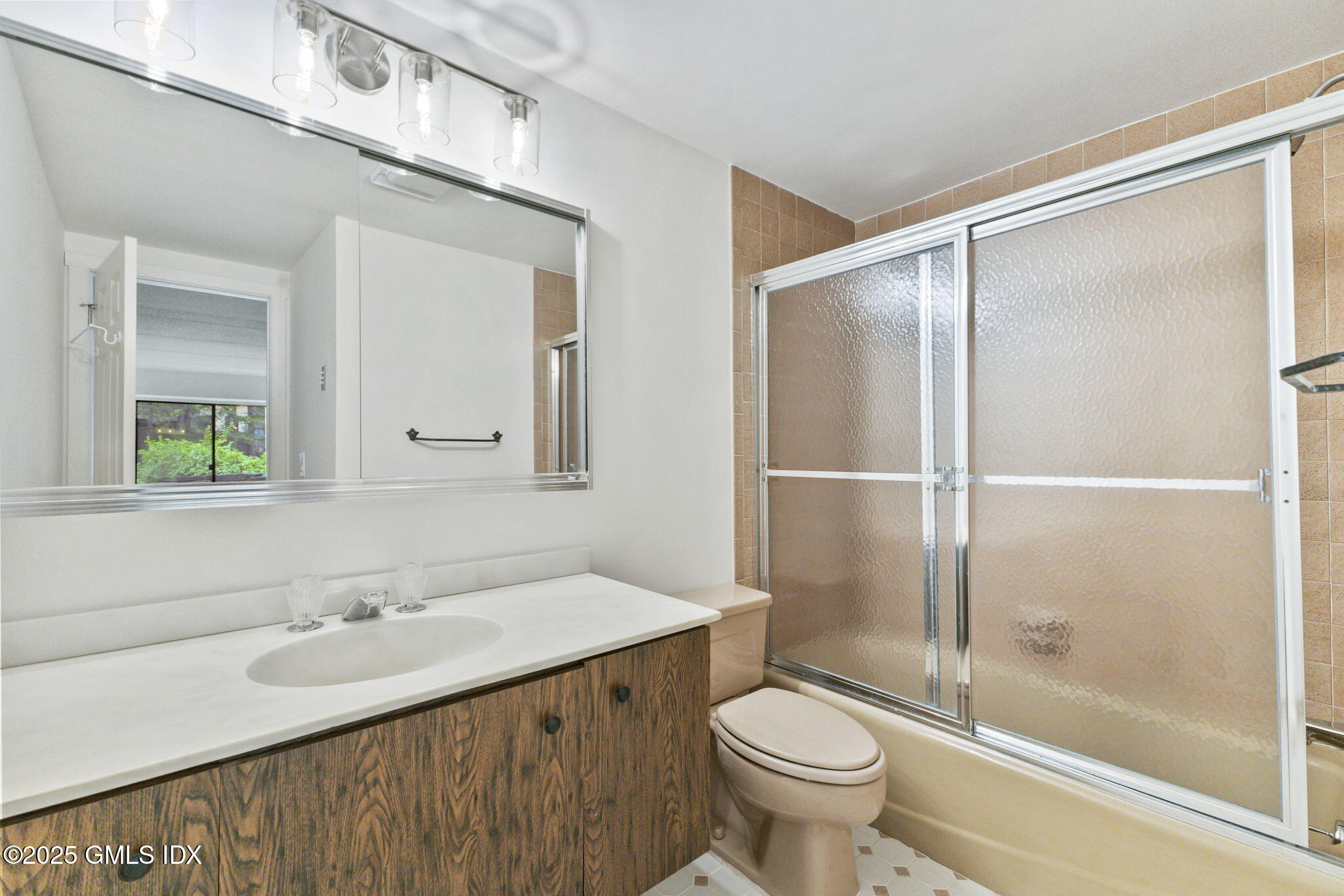 12 Glenville Street, 108