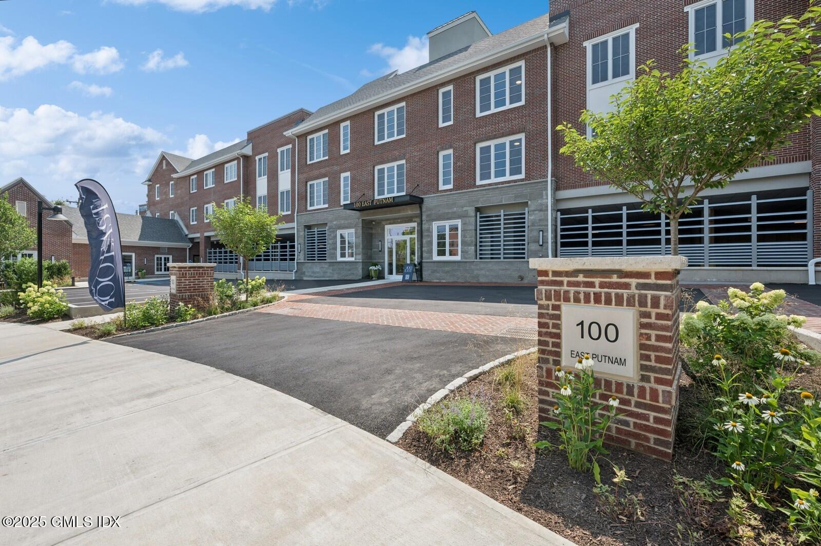 100 E Putnam Avenue, 206