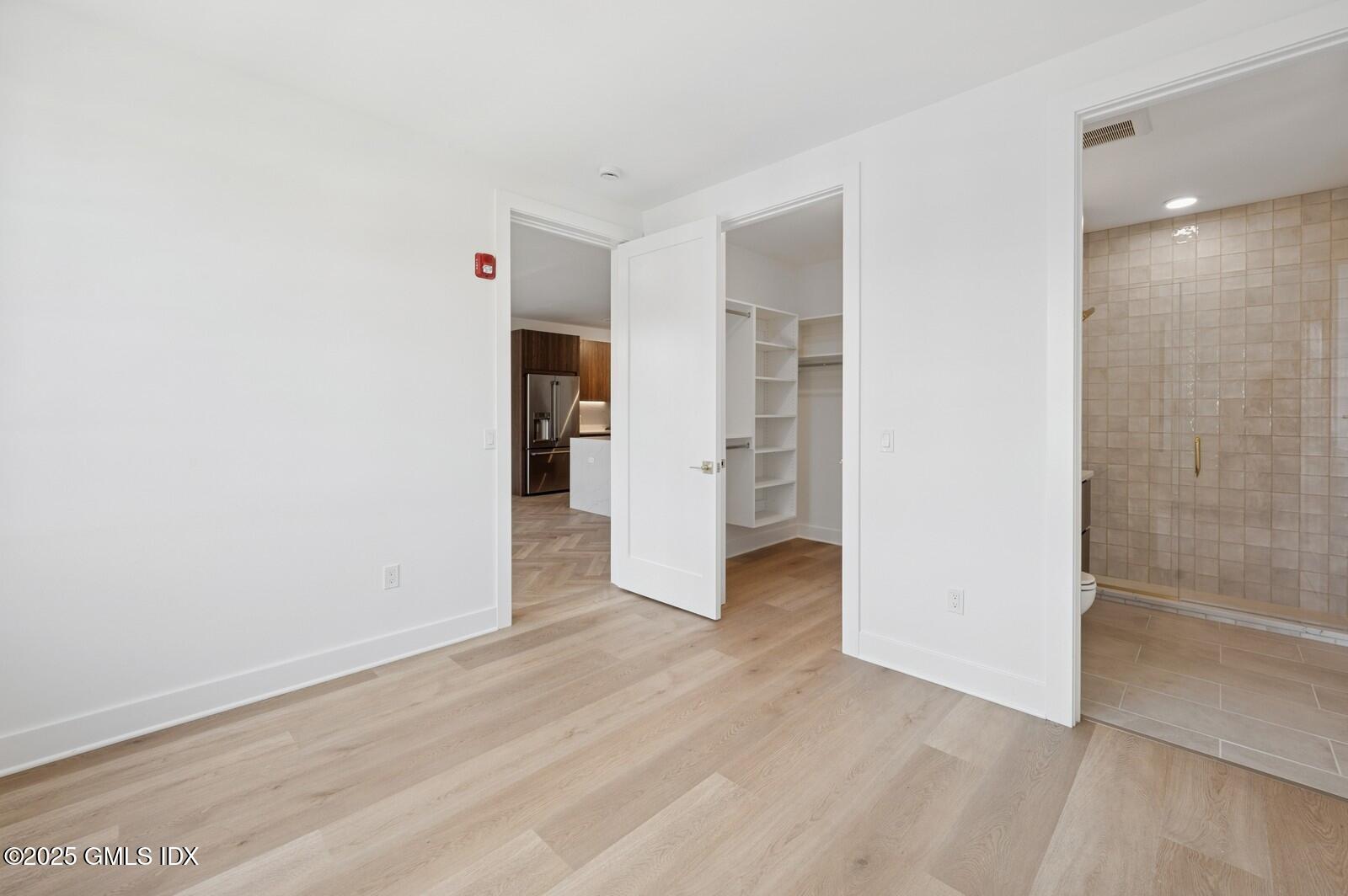 100 E Putnam Avenue, 206