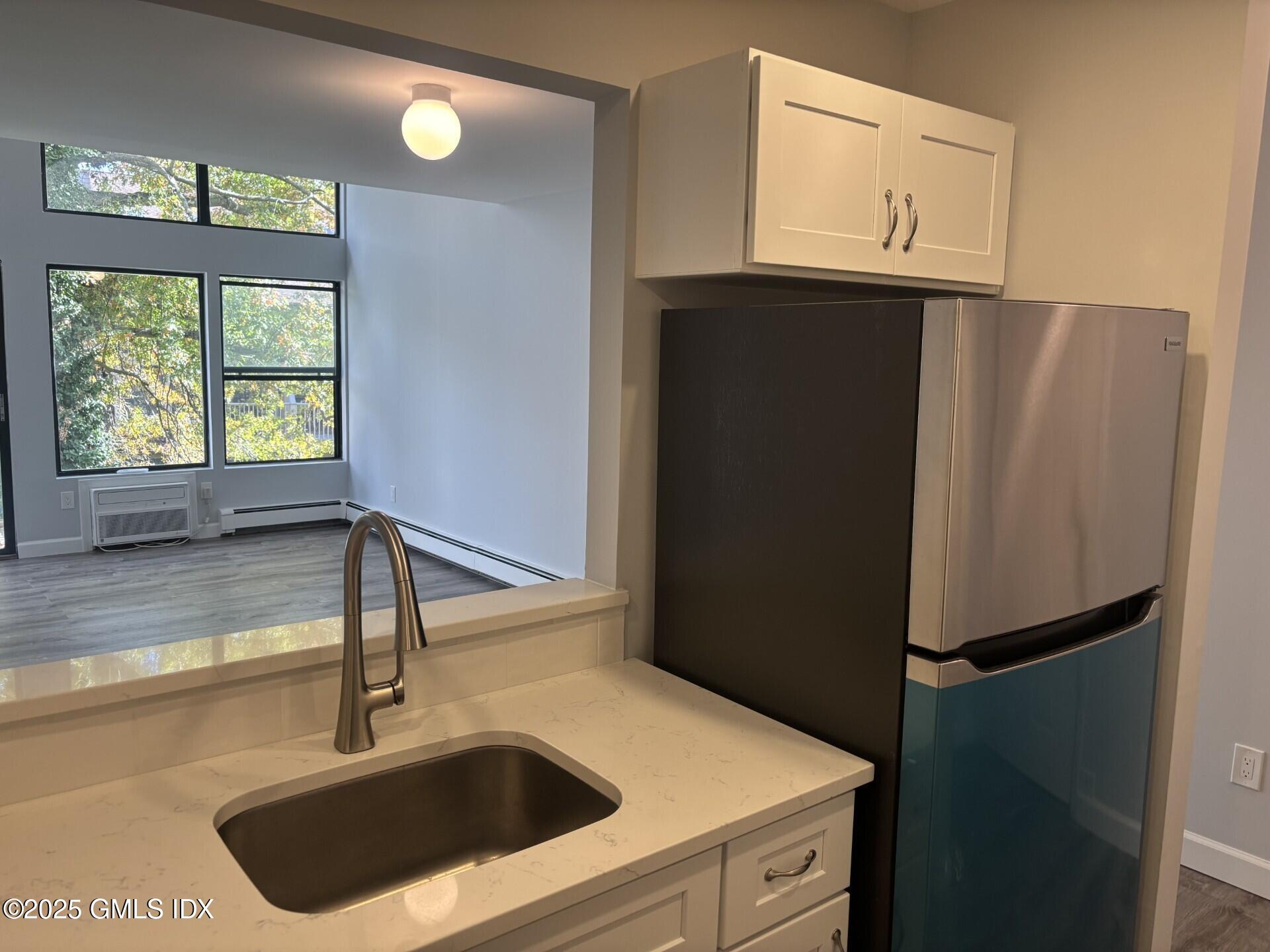 1465 E Putnam Avenue 430