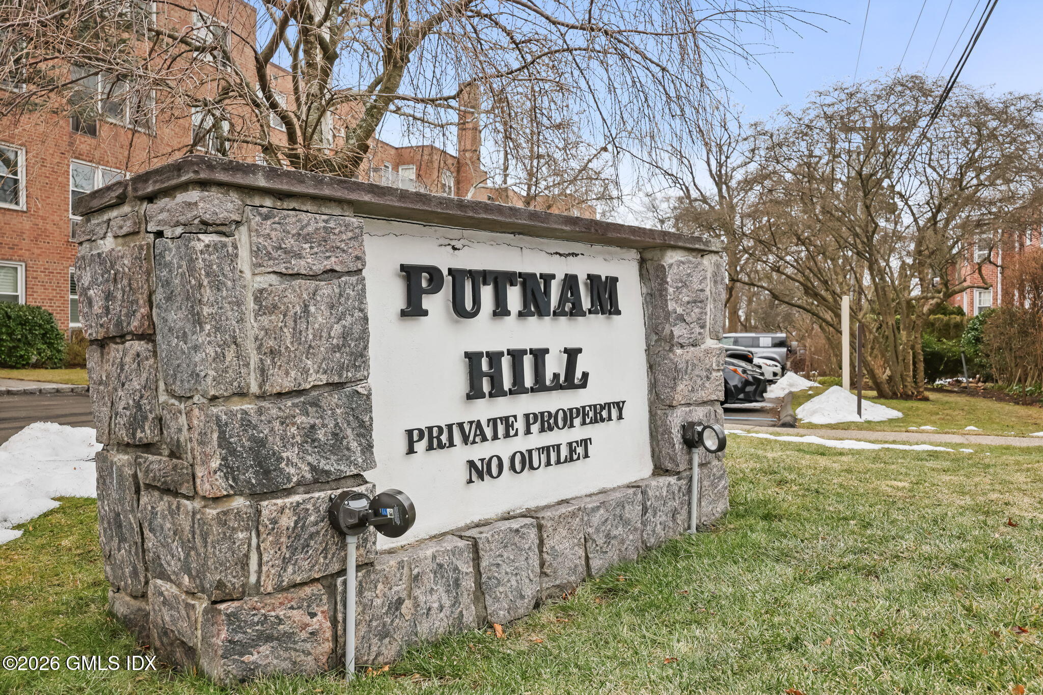 3 Putnam Hill 4F