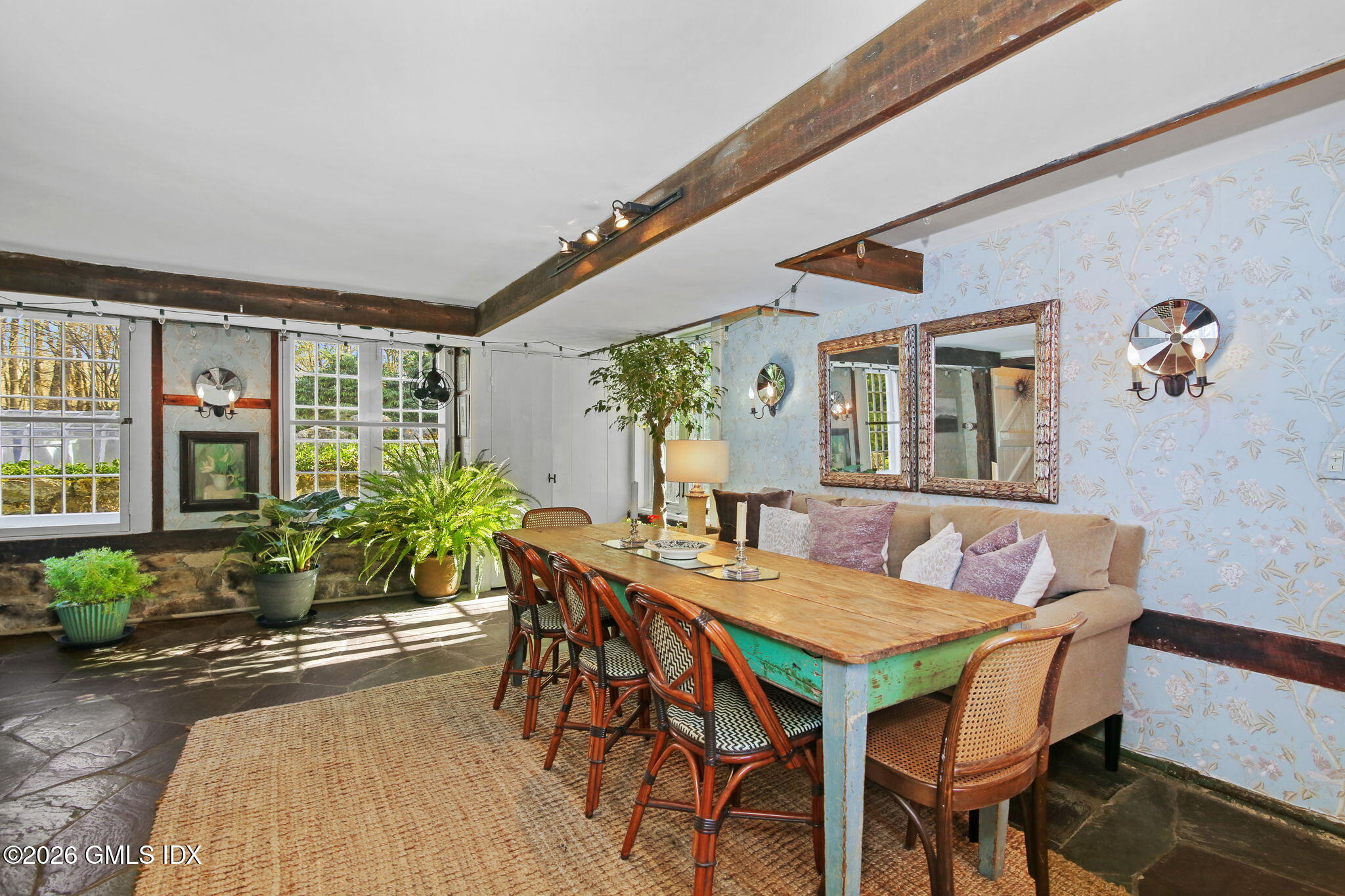 93 E Middle Patent Road