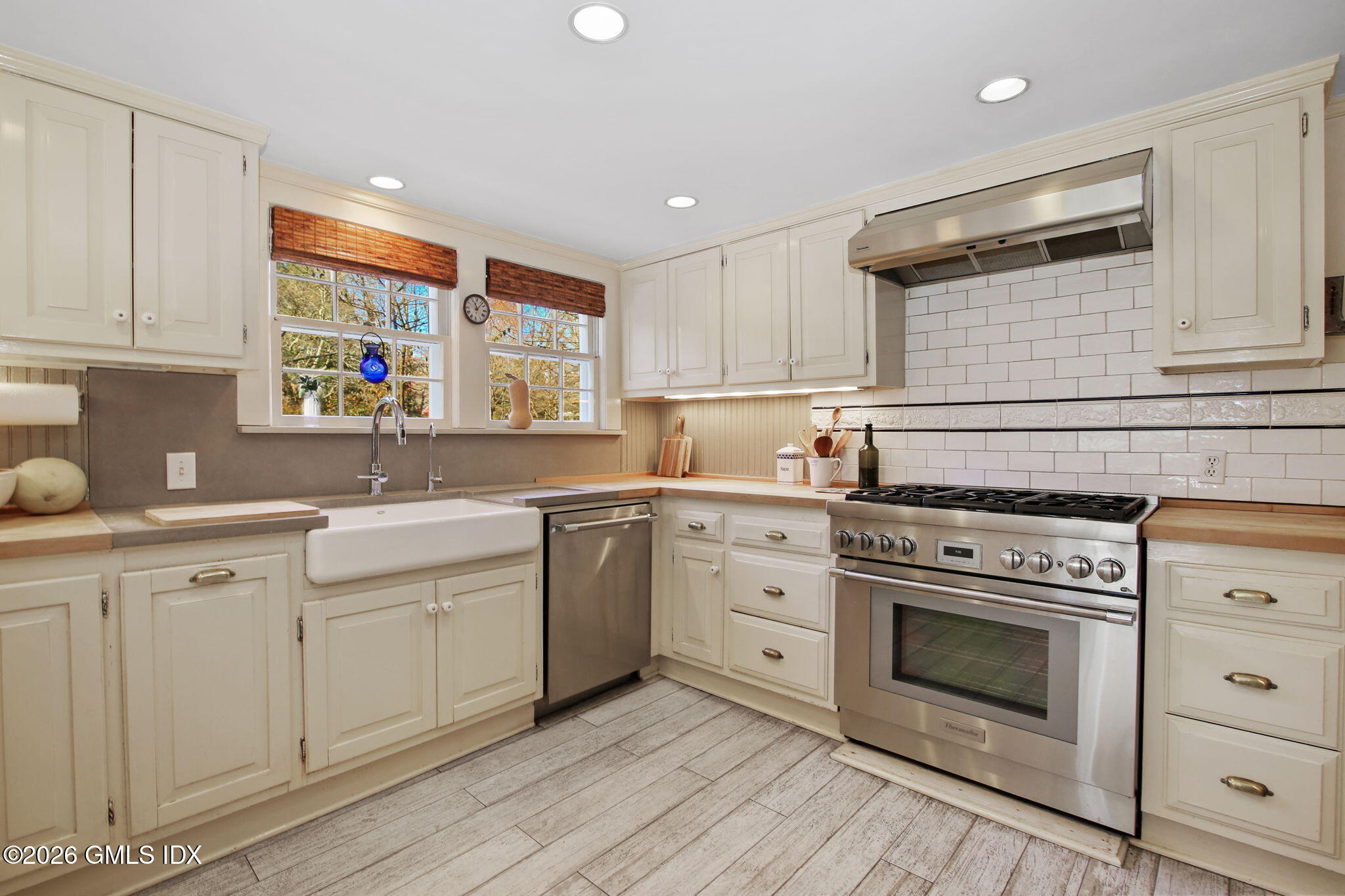 93 E Middle Patent Road