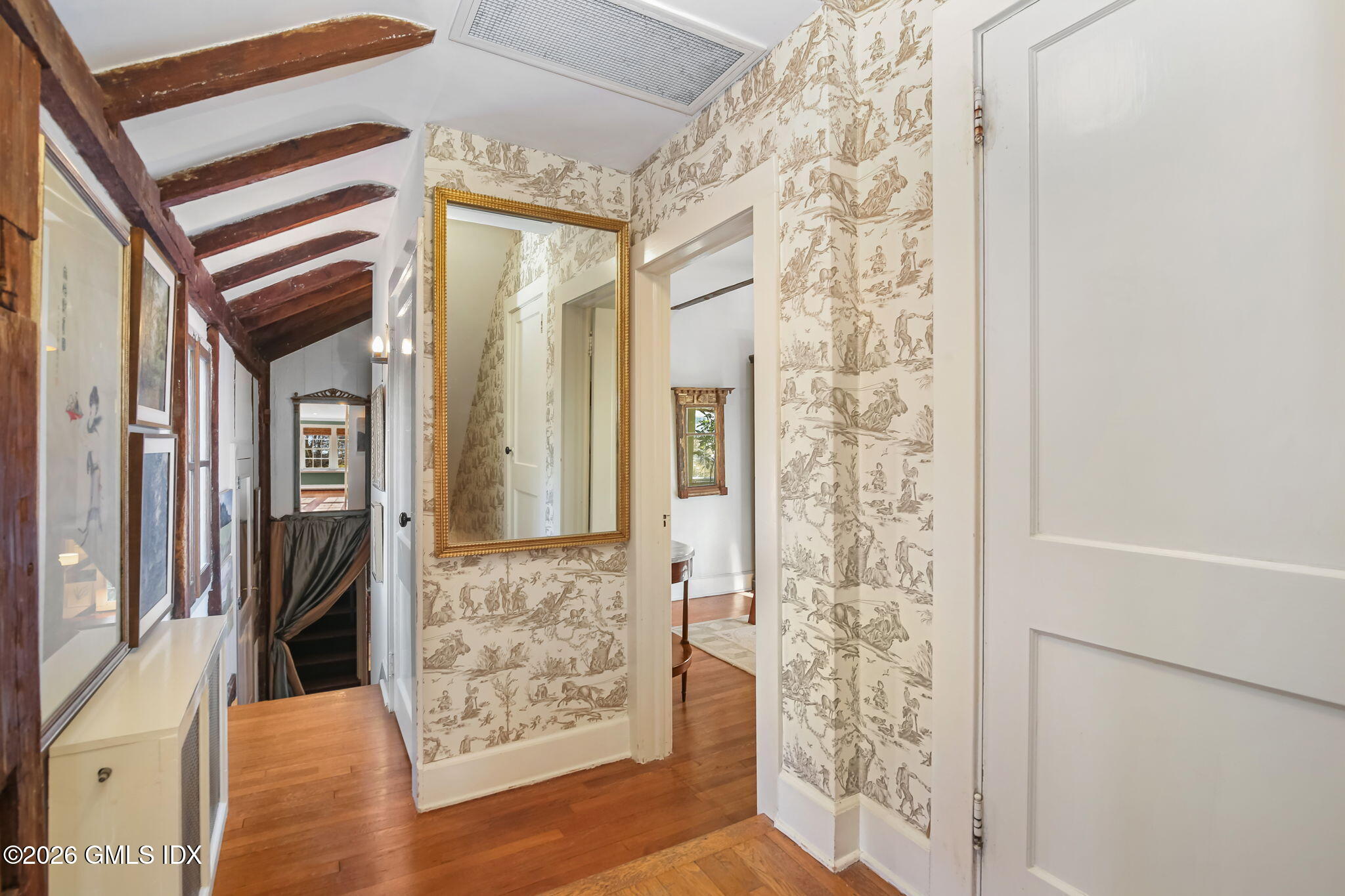 93 E Middle Patent Road