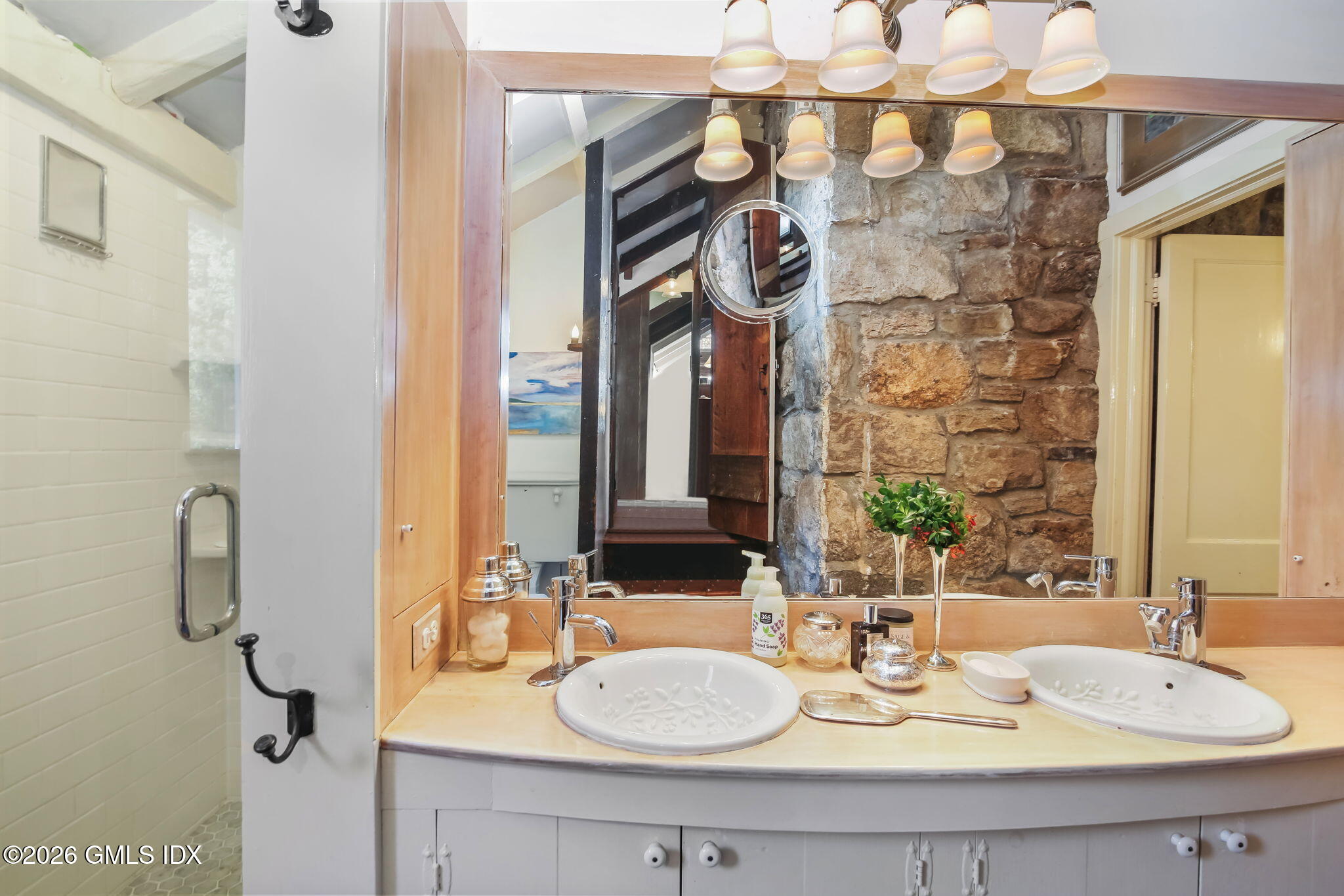 93 E Middle Patent Road