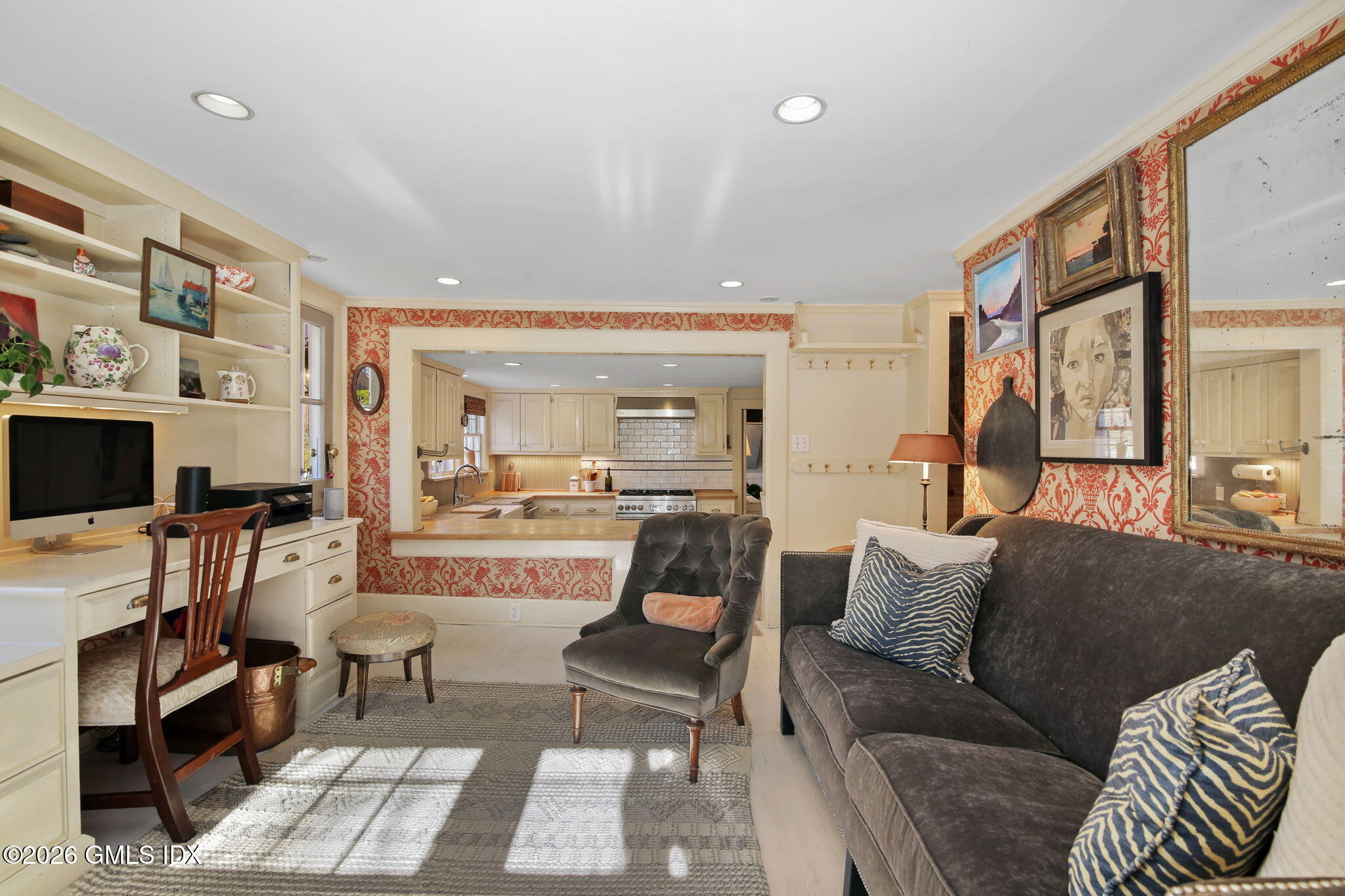 93 E Middle Patent Road