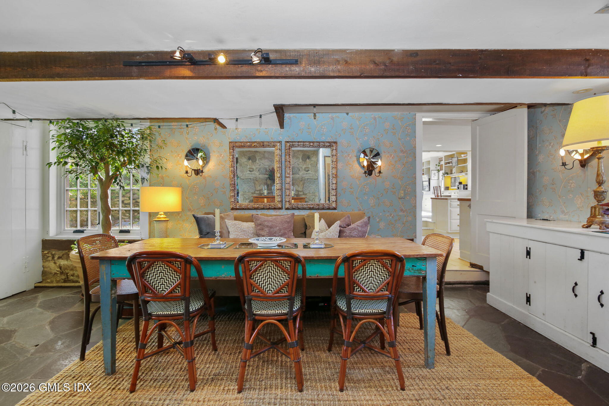 93 E Middle Patent Road