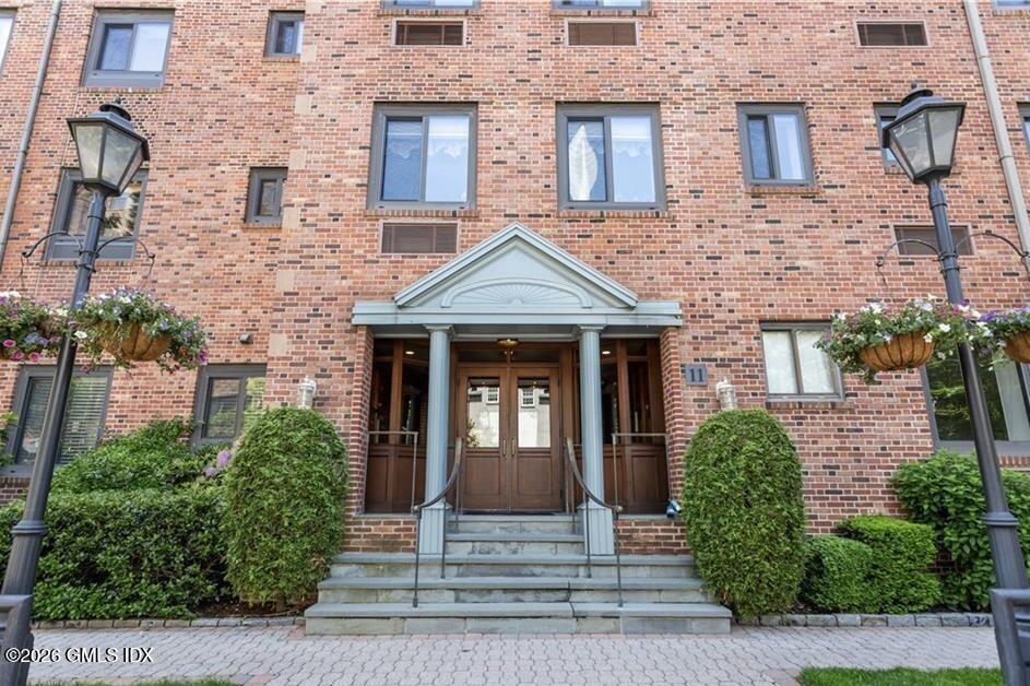 11 Lafayette Court APT 1C