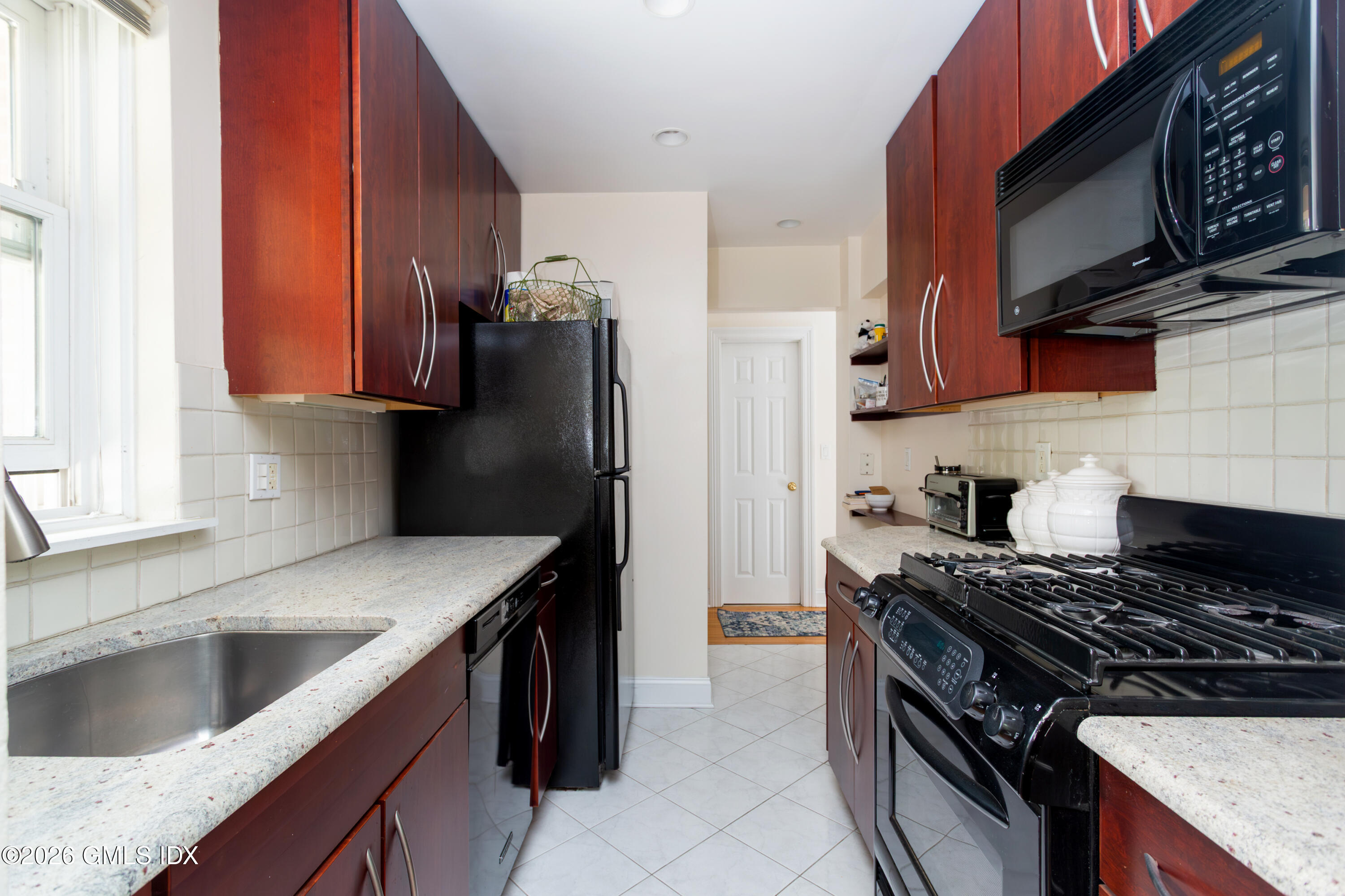 52 Lafayette Place APT 1H