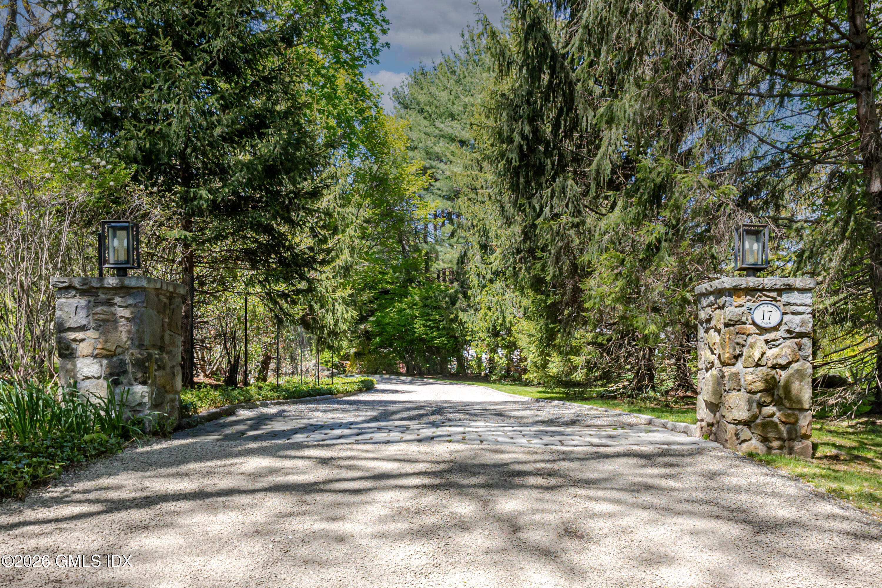 17 Brookside Park