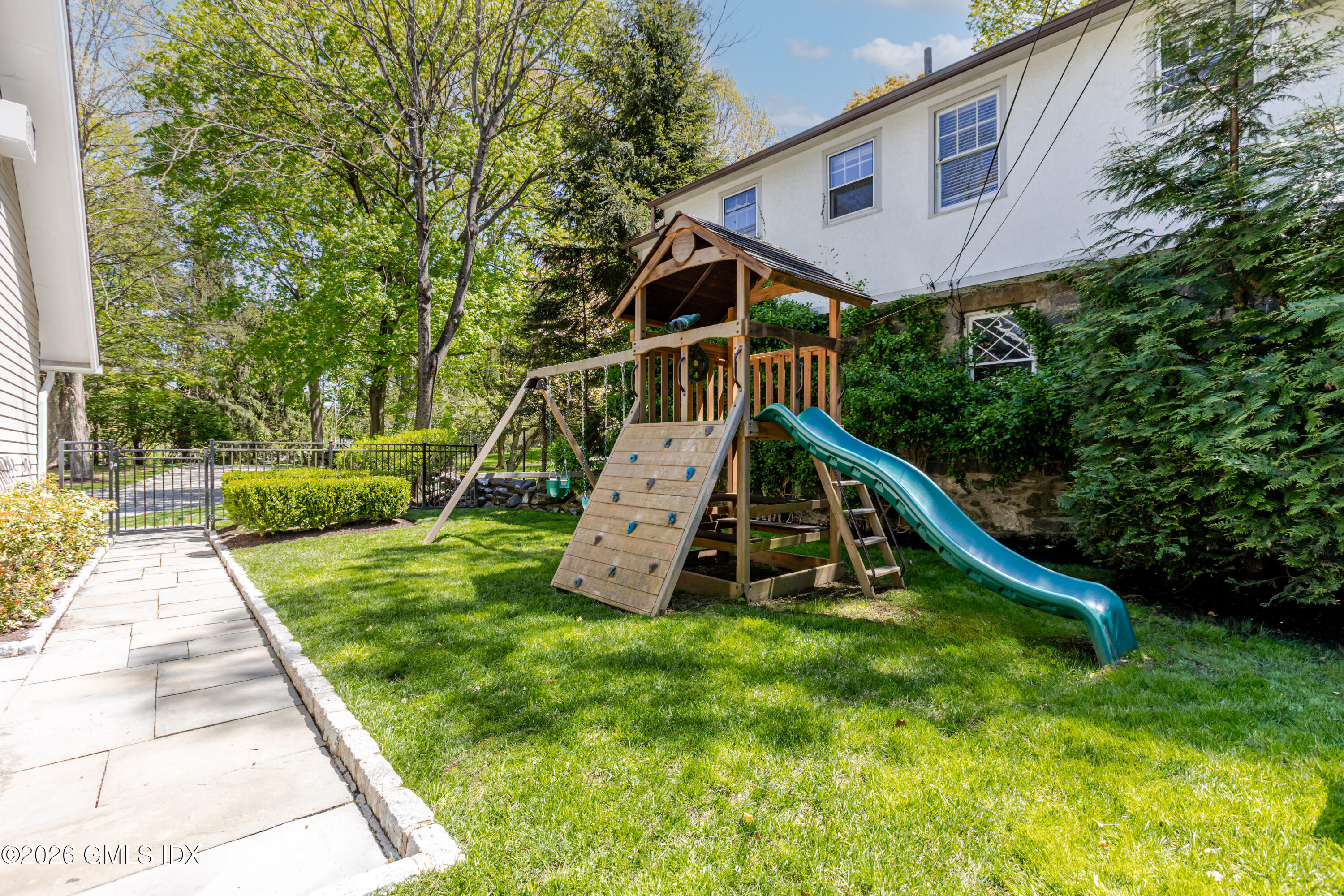17 Brookside Park