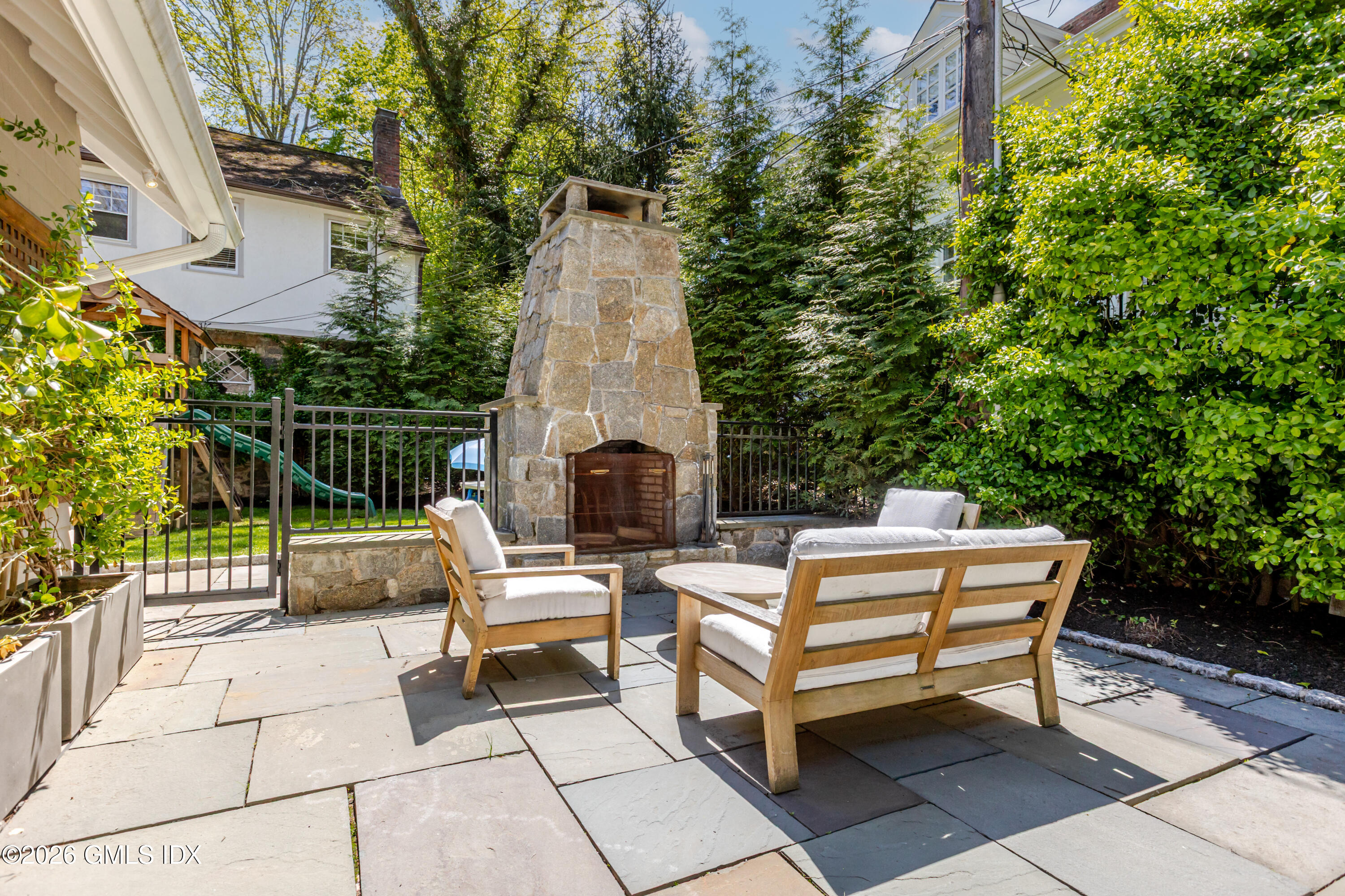 17 Brookside Park