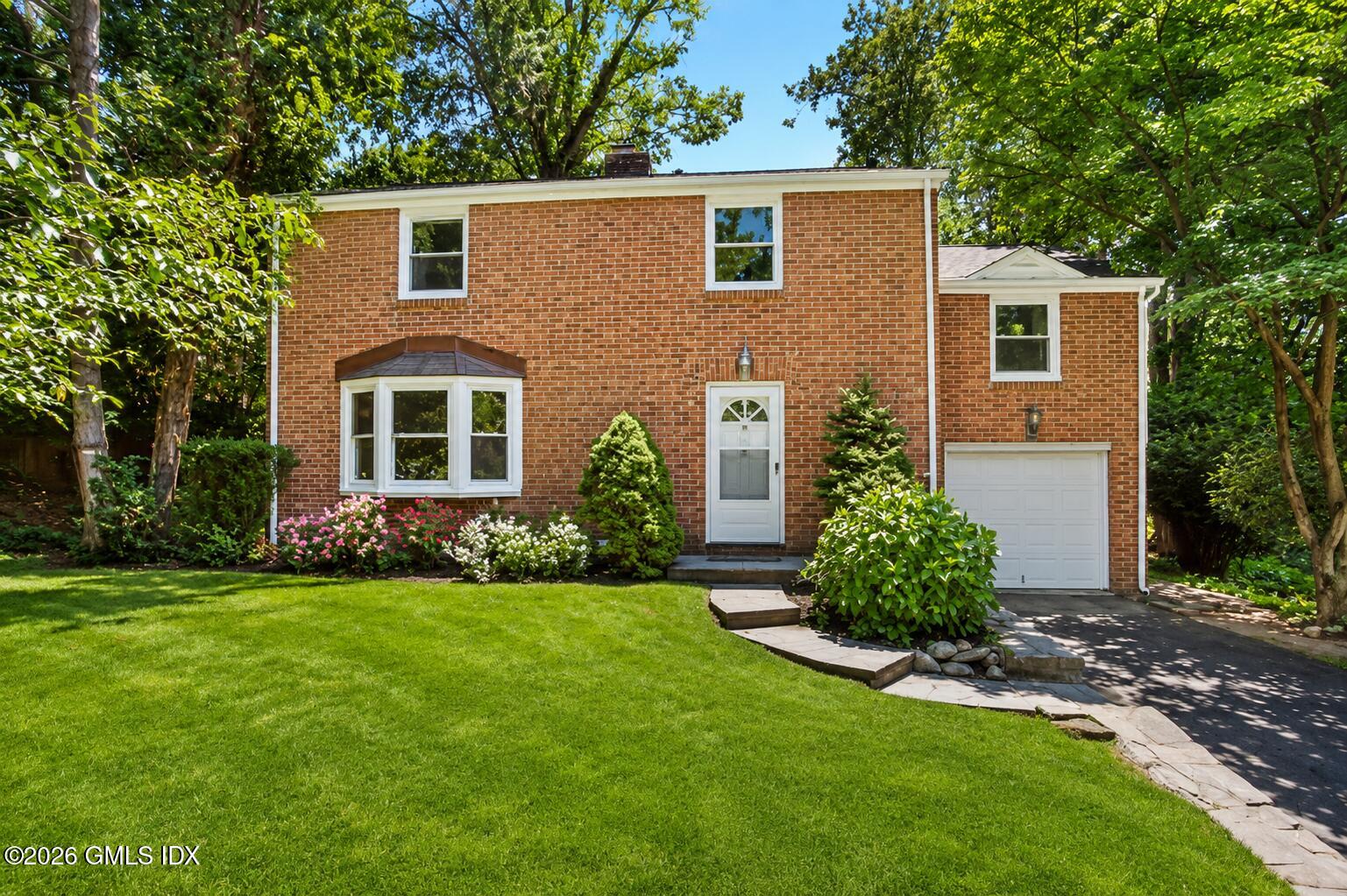 10 MacArthur Drive